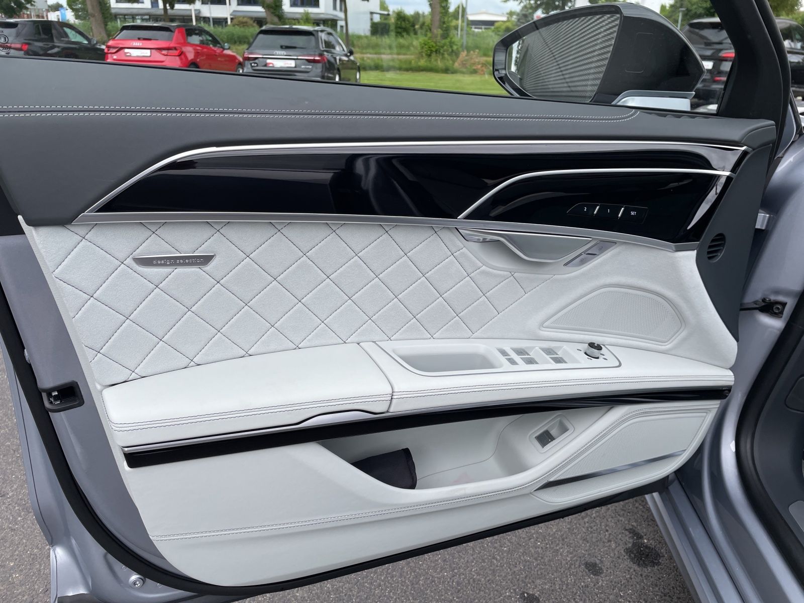 Audi A8 60 TFSI Lang tiptronic quattro - Samsaru's Car Outlet