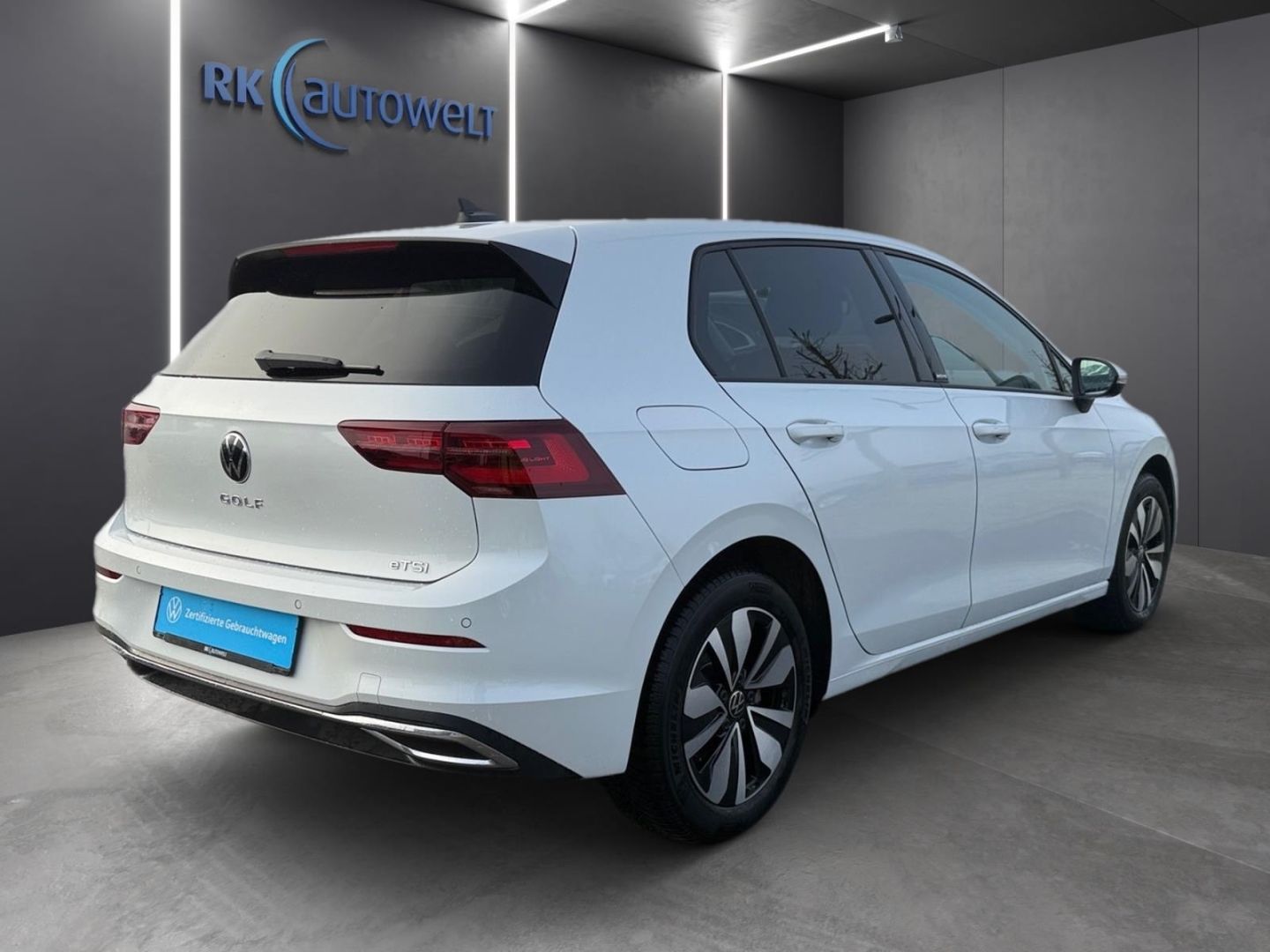 Volkswagen Golf 8 VIII Move 1.5 eTSI - Samsaru's Car Outlet