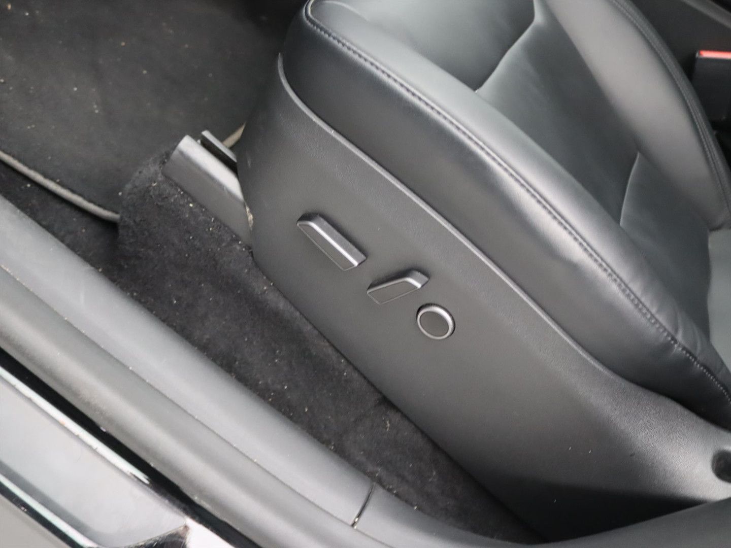Tesla Model Y Long Range AWD 351pk [ AMD RYZEN+AUTOPIL