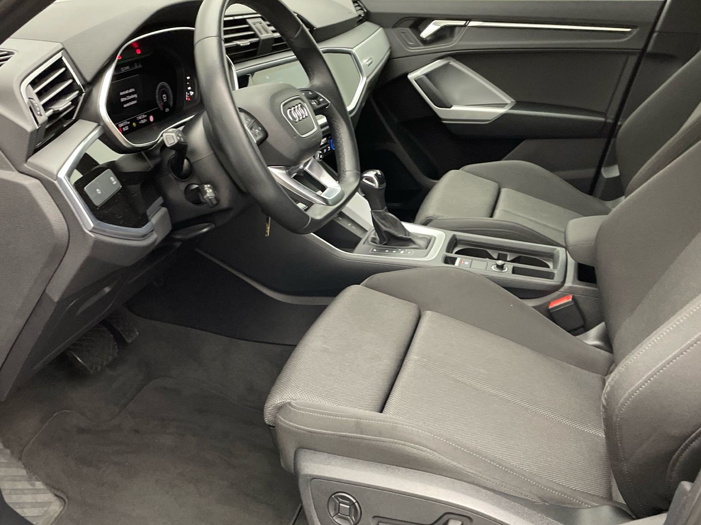 Audi Q3 advanced 40 TFSI quattro - Samsaru's Car Outlet
