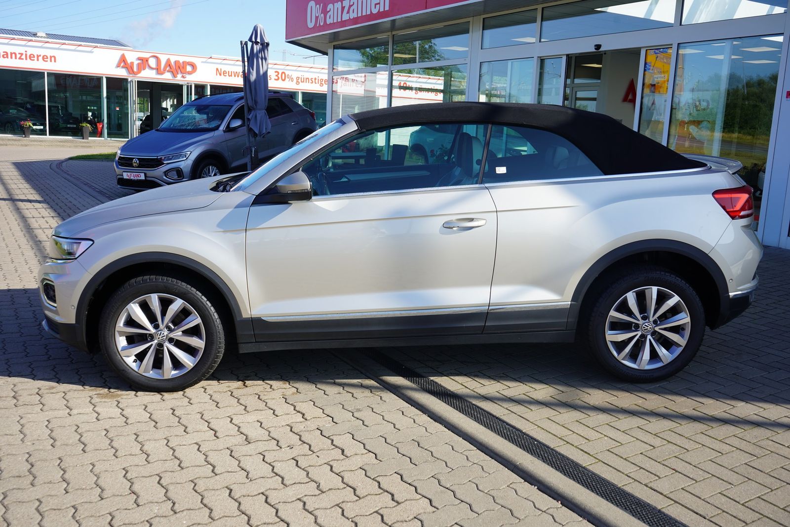 Volkswagen T-Roc 1.5 TSI Style - Samsaru's Car Outlet