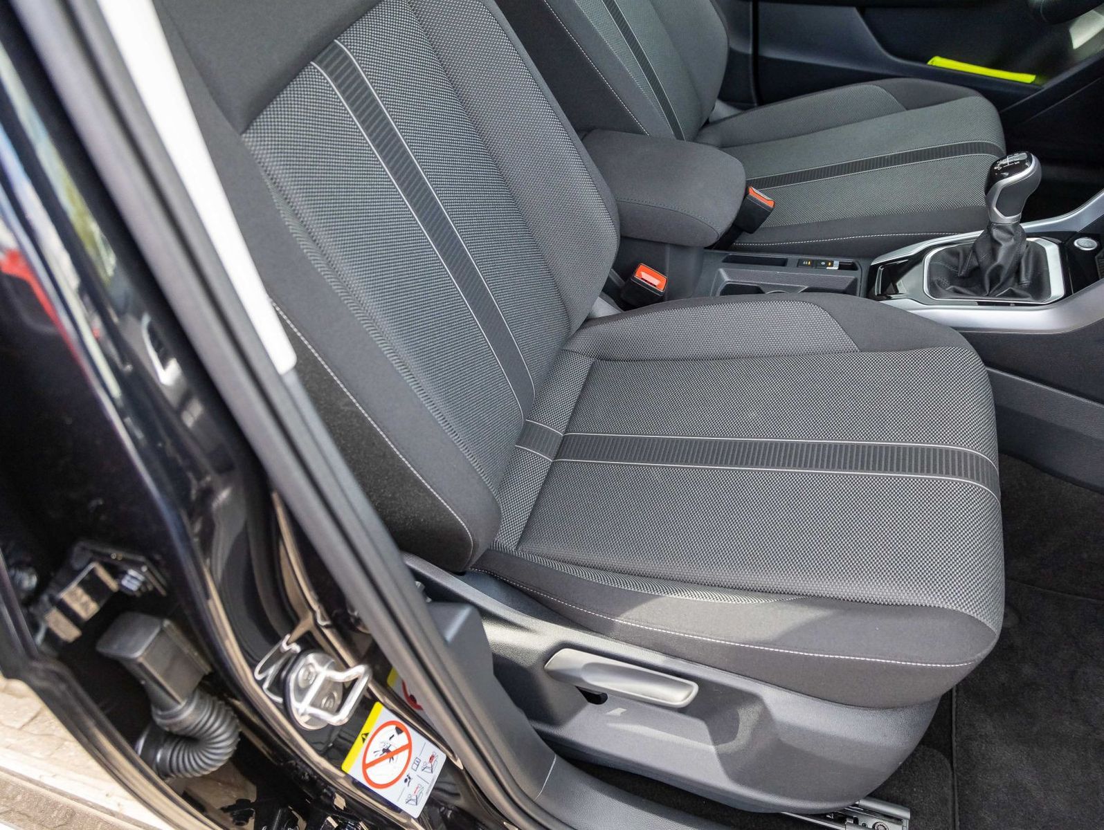Volkswagen T-ROC 1.0 TSI LIFE - Samsaru's Car Outlet