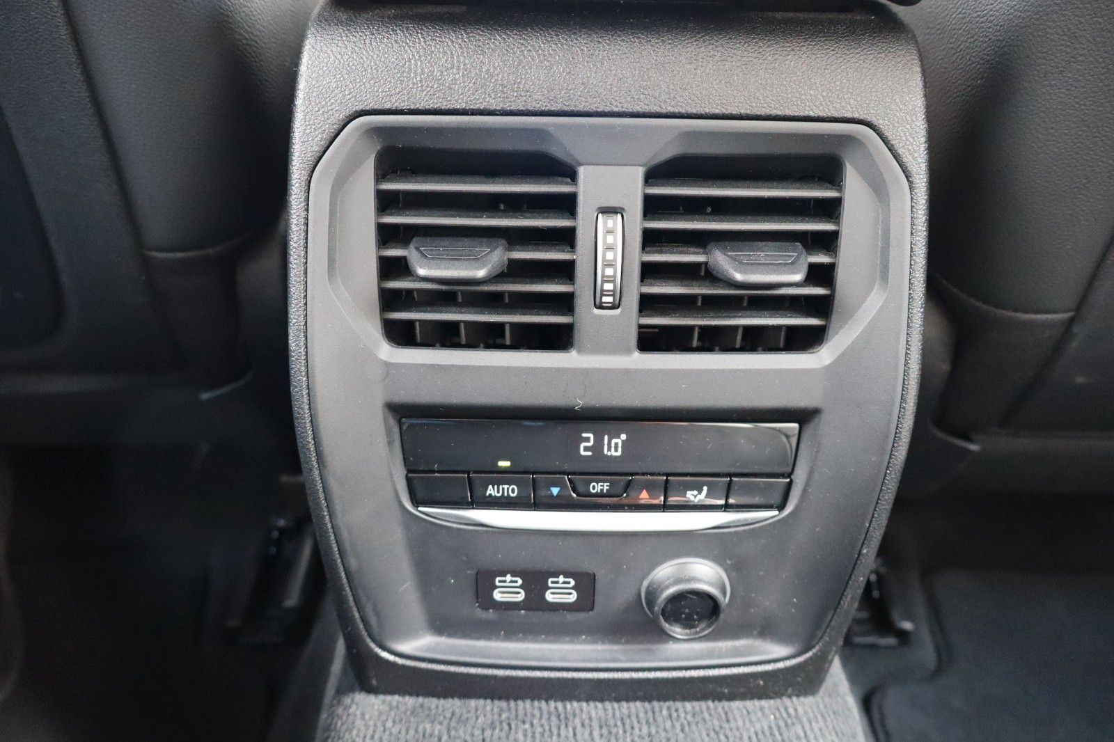 BMW 320 d Luxury Line - Samsaru's Car Outlet