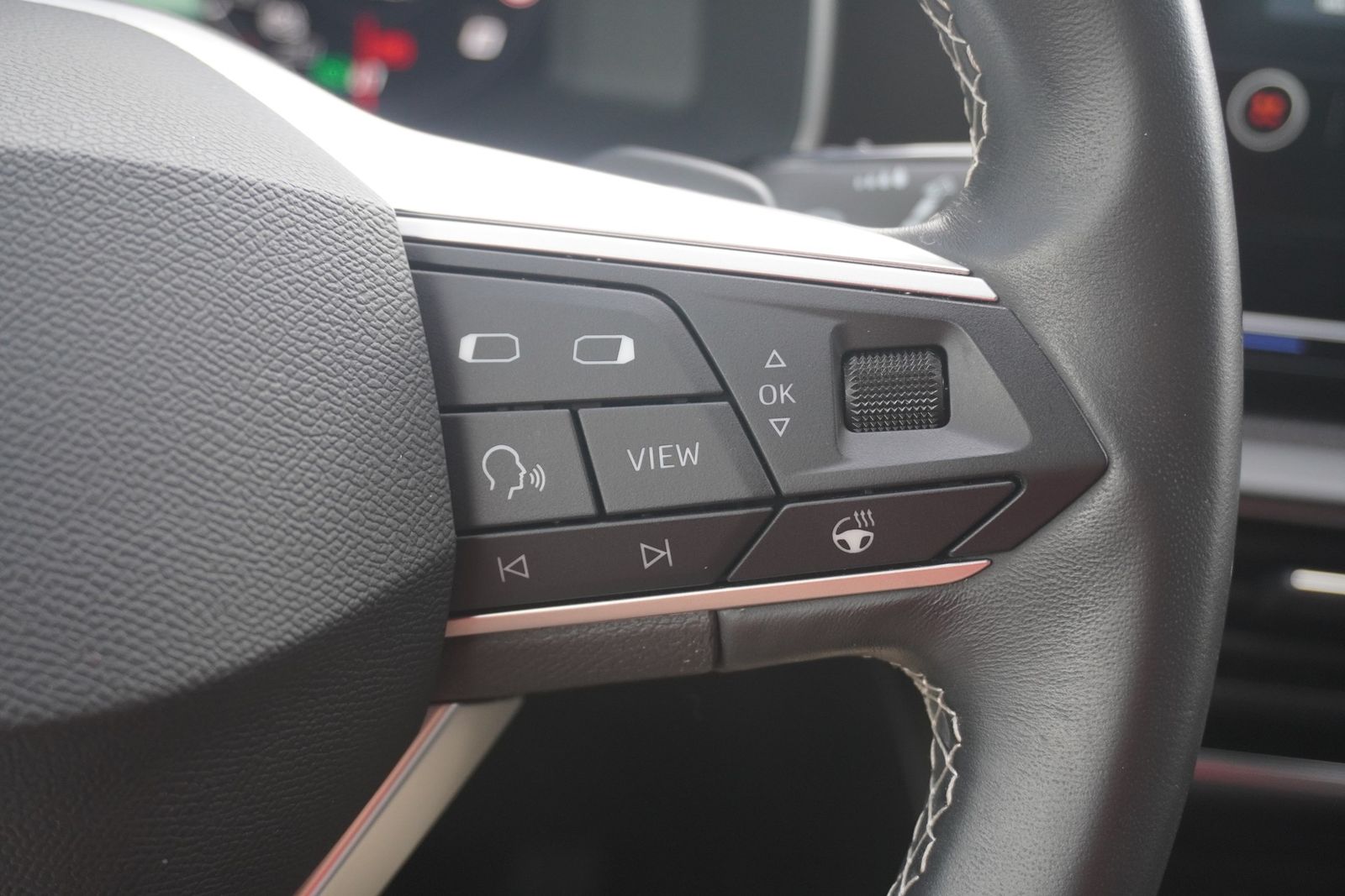 Seat Leon ST 2.0 TDI DSG LED Navi ACC DAB AHK Kamera