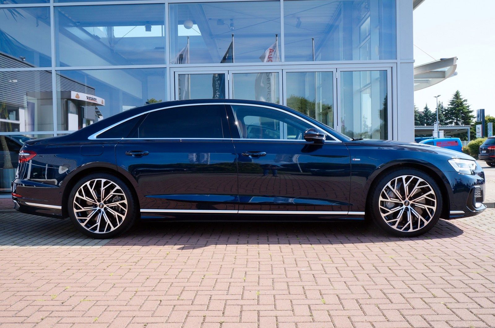 Audi A8L S line V8 60 TFSI - Samsaru's Car Outlet