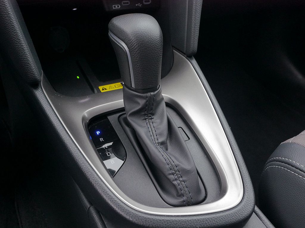 Toyota Yaris Cross Hybrid H&R SHZ KAMERA NAVI ACC LED