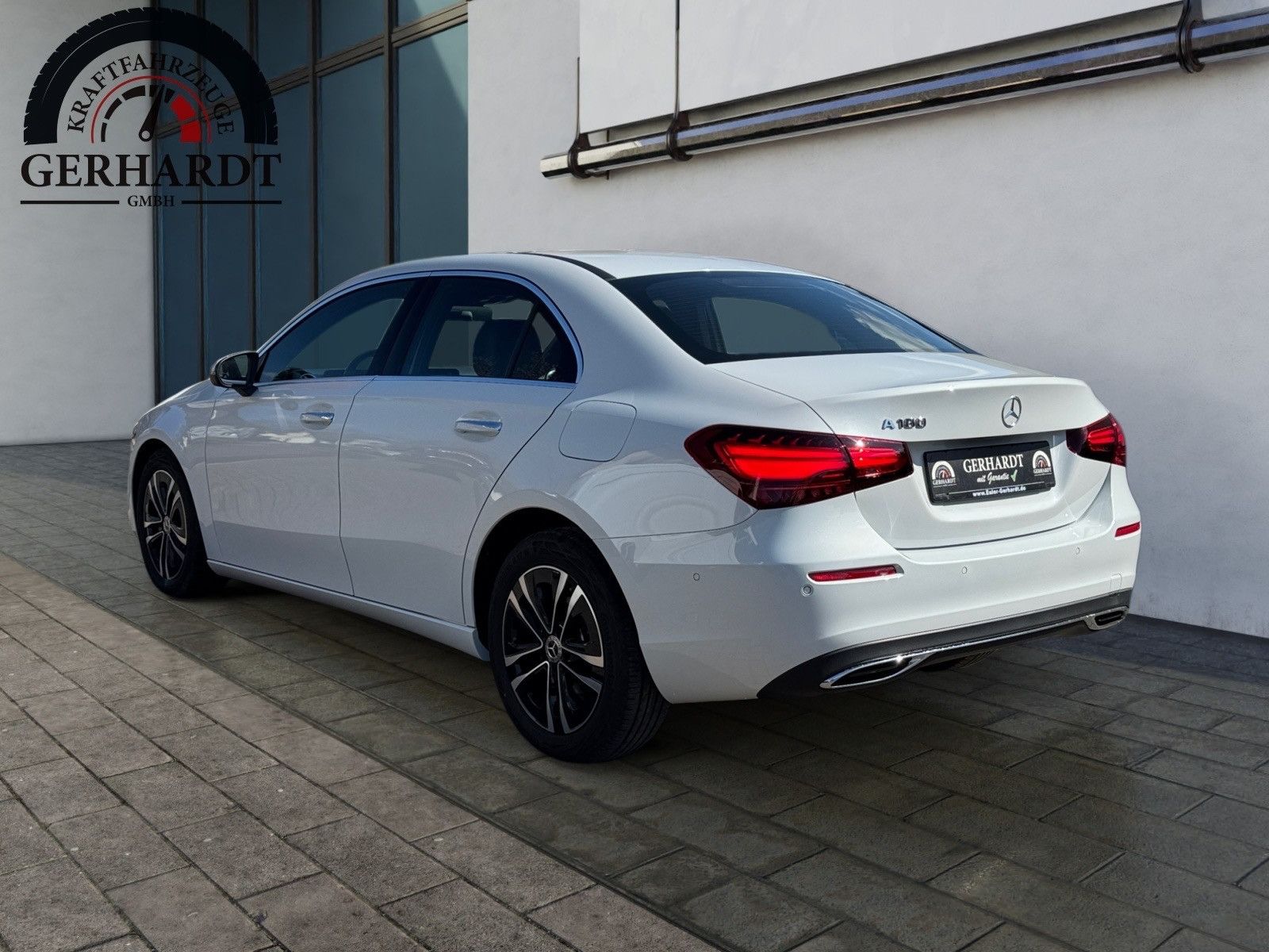 Mercedes-Benz A 180 AMG-Line - Samsaru's Car Outlet