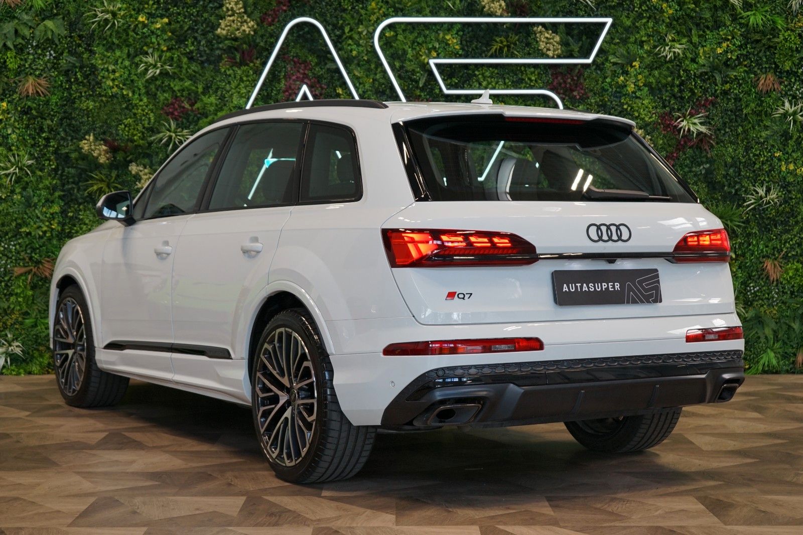 Audi Q7 50 TDI*S-LINE*TOW*OLED*AUX.HEAT*CZ*71.901€ NETTO
