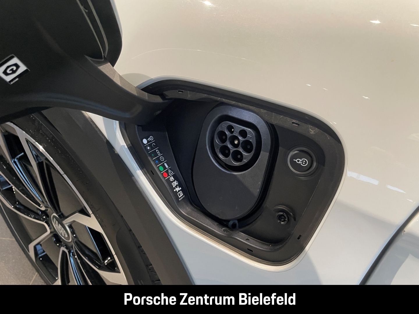 Porsche Taycan 4 Cross Turismo Panorama Surround-View