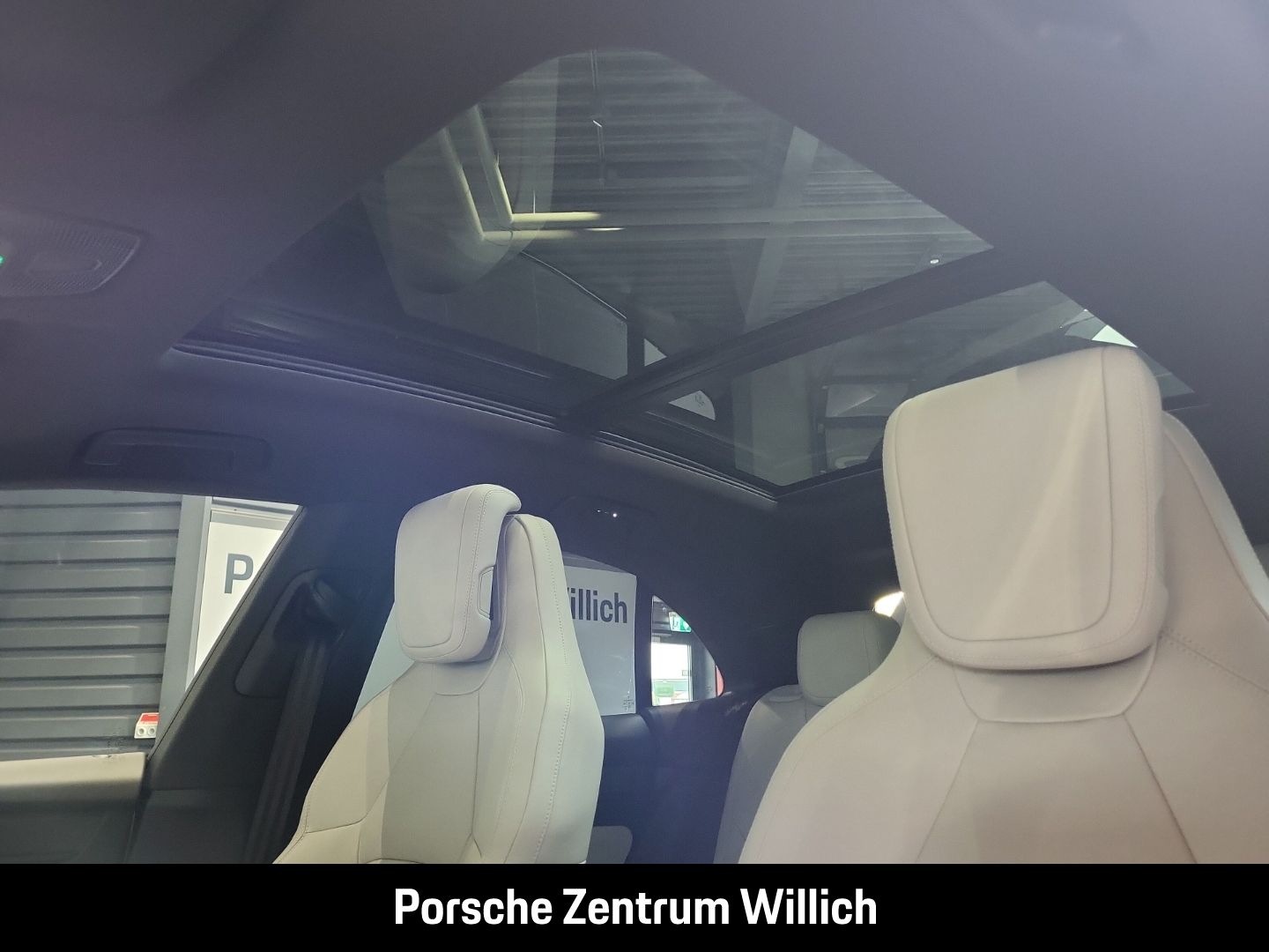Porsche Macan 4 Surround-View LED-Matrix InnoDrive