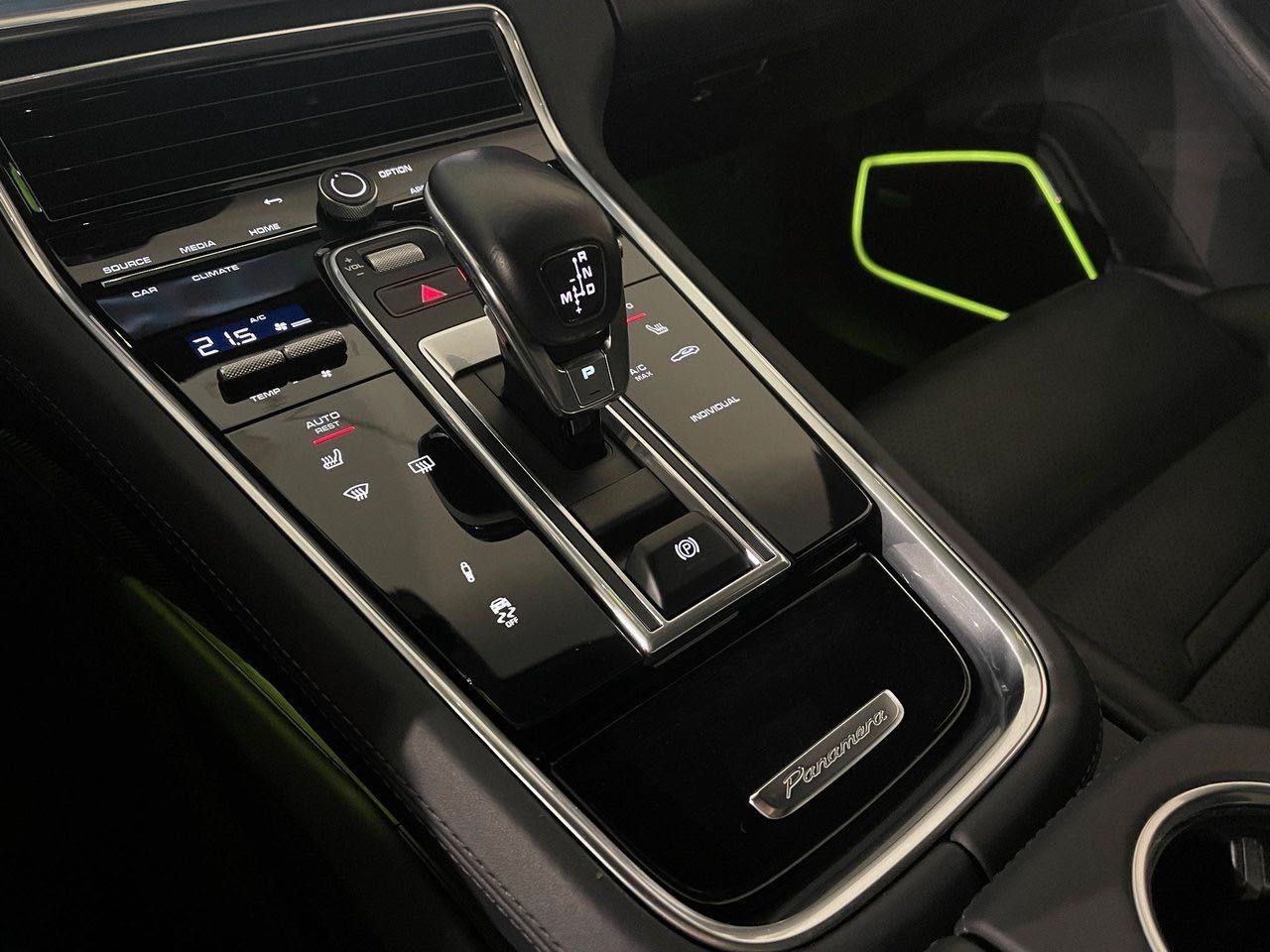 Porsche Panamera Sport Turismo 4 E-Hybrid Platinum Edit