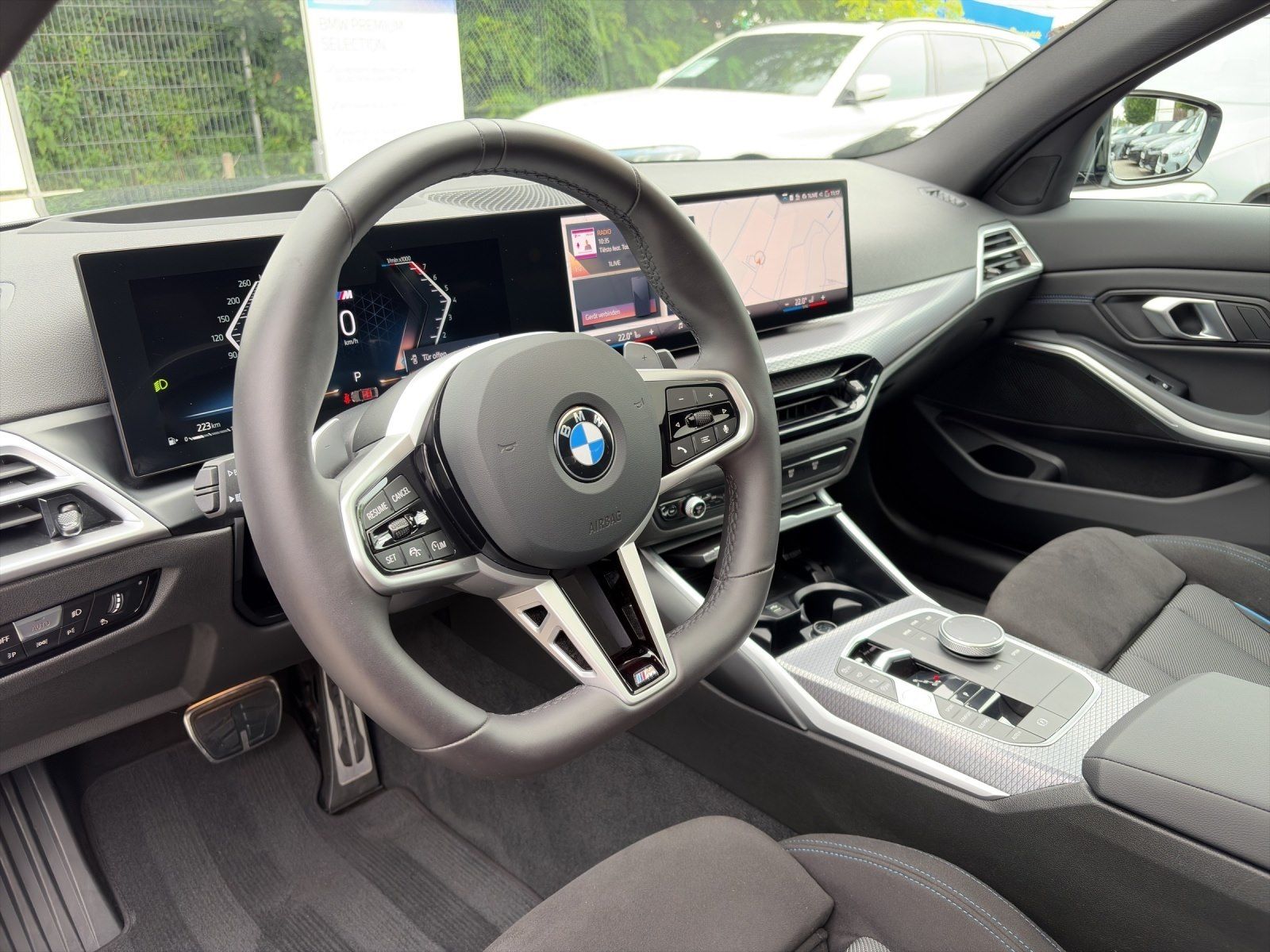 BMW 320i Limousine M-Sport Head-Up Glasdach DrivAss.