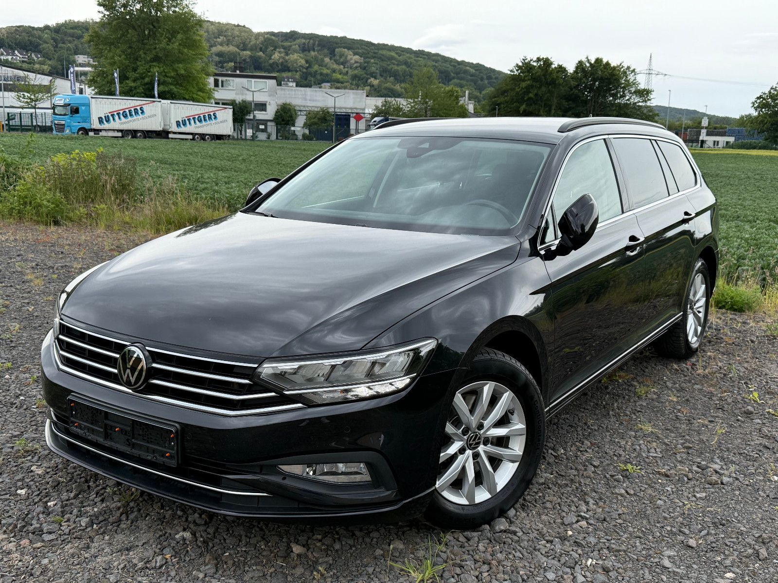 Volkswagen Passat Variant Business - Samsaru's Car Outlet