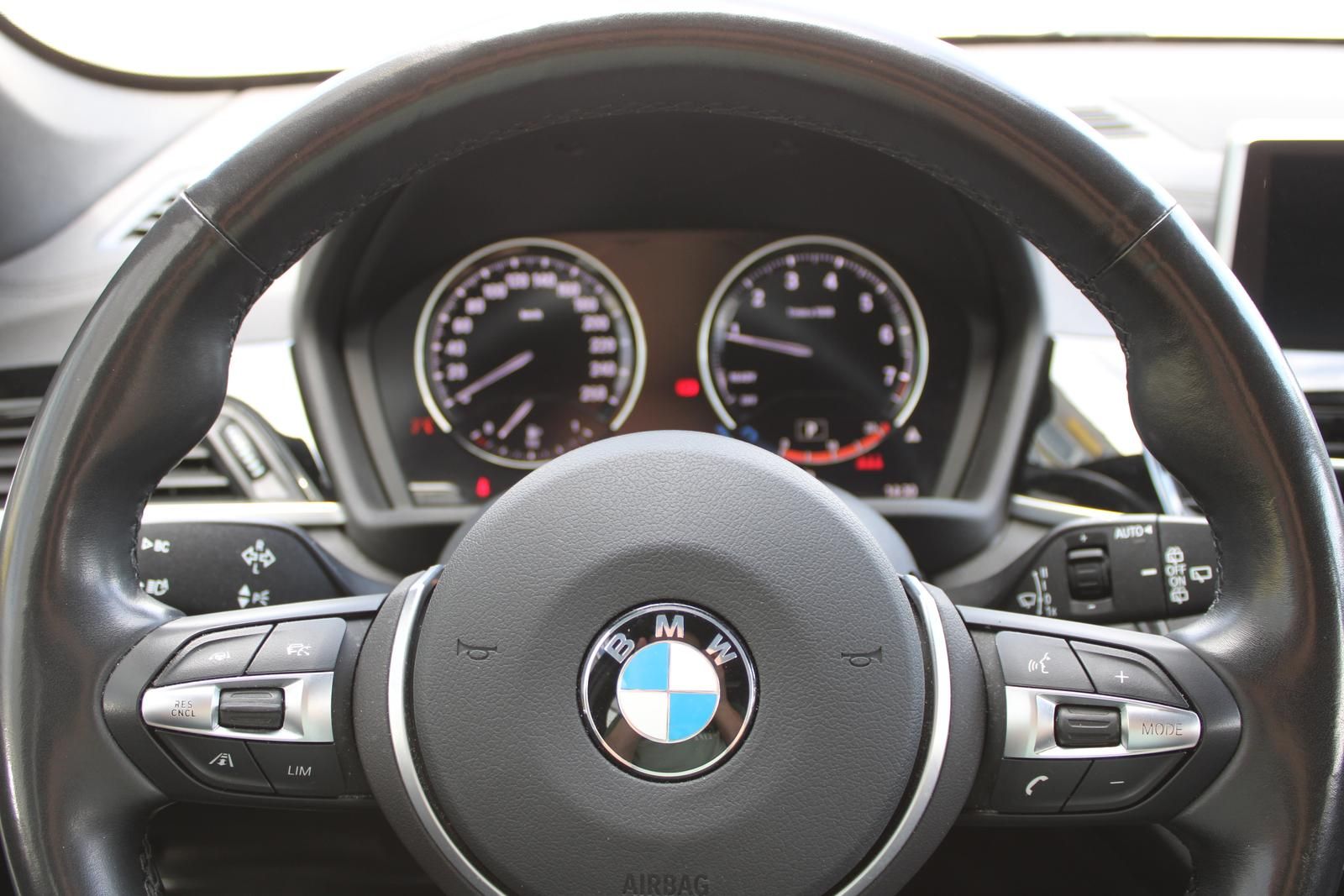 BMW X1 xDrive 20 i M Sportpaket - Samsaru's Car Outlet