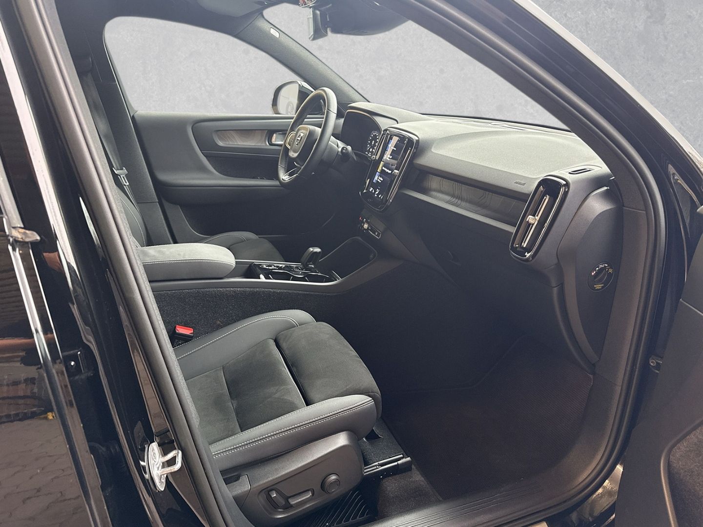 Volvo XC40 Ultimate Dark Recharge Plug-In Hybrid 2WD H
