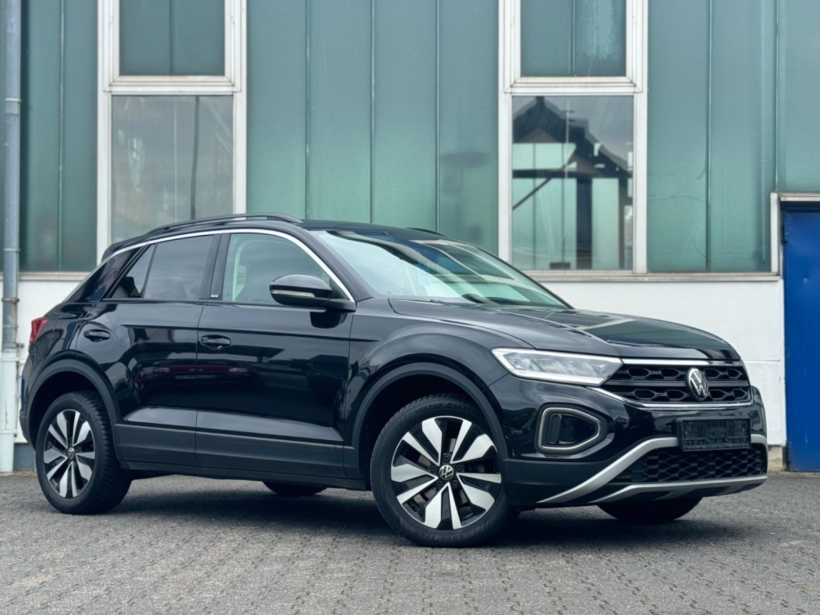 Volkswagen T-Roc Move - Samsaru's Car Outlet