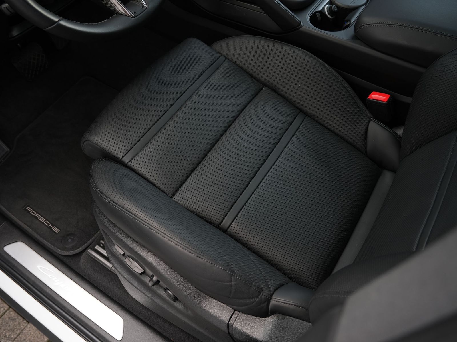 Porsche E-Hybrid Coupé SPORTDESIGN-ACC-LUFTF.-PANO-VOLL