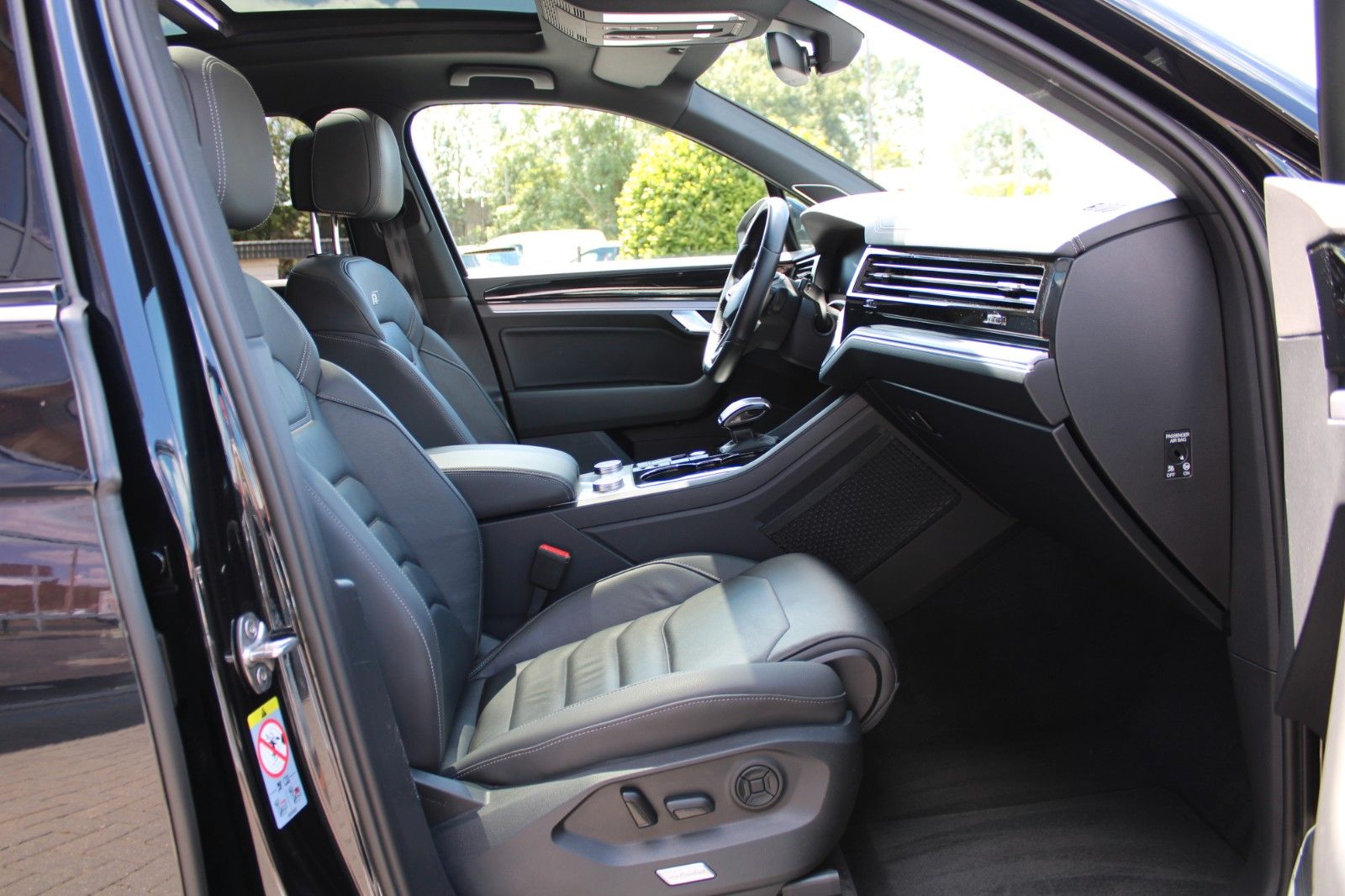 Volkswagen Touareg TDI R-Line - Samsaru's Car Outlet