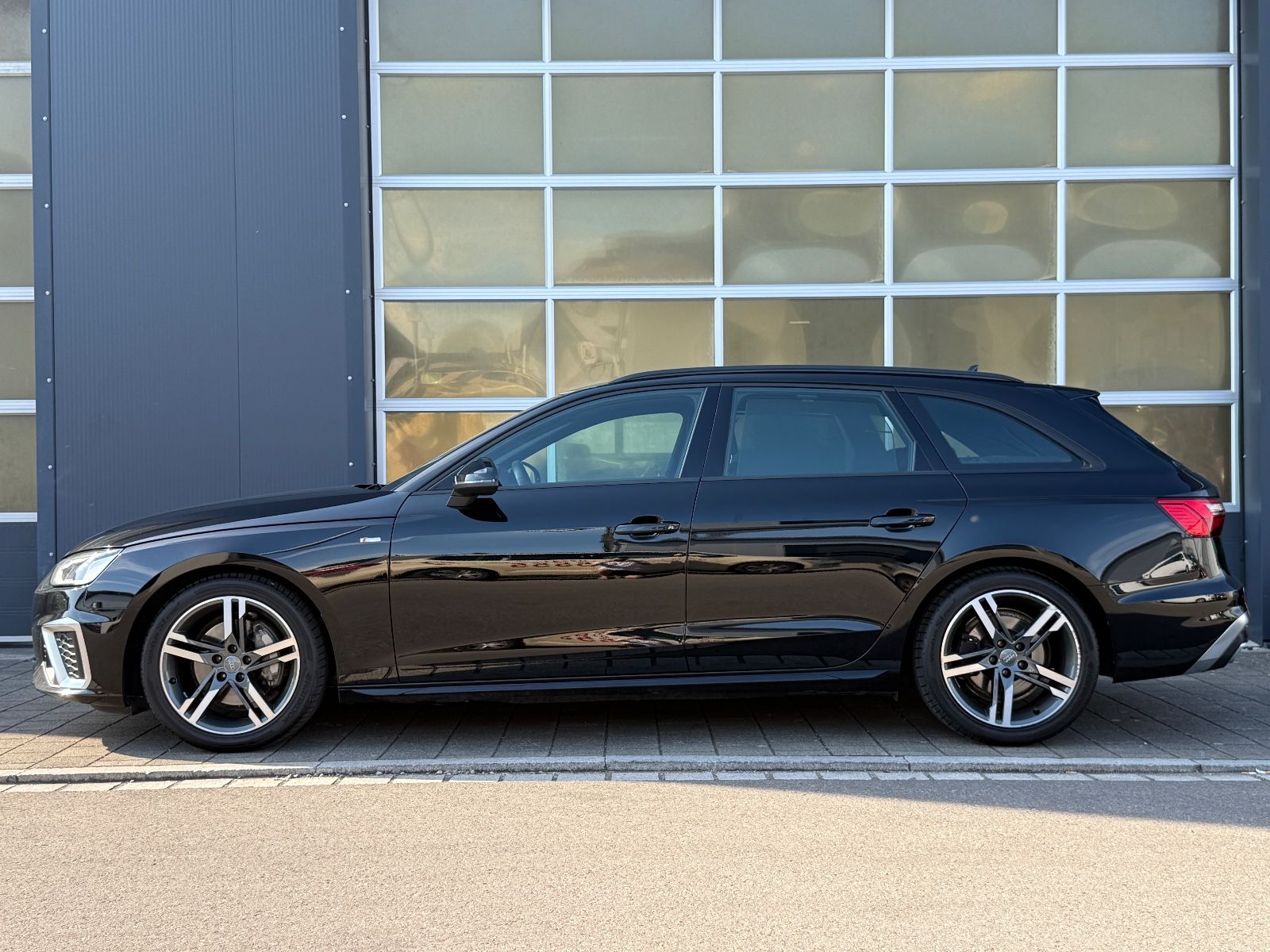 Audi A4 Avant 40 TDI S-Line - Samsaru's Car Outlet