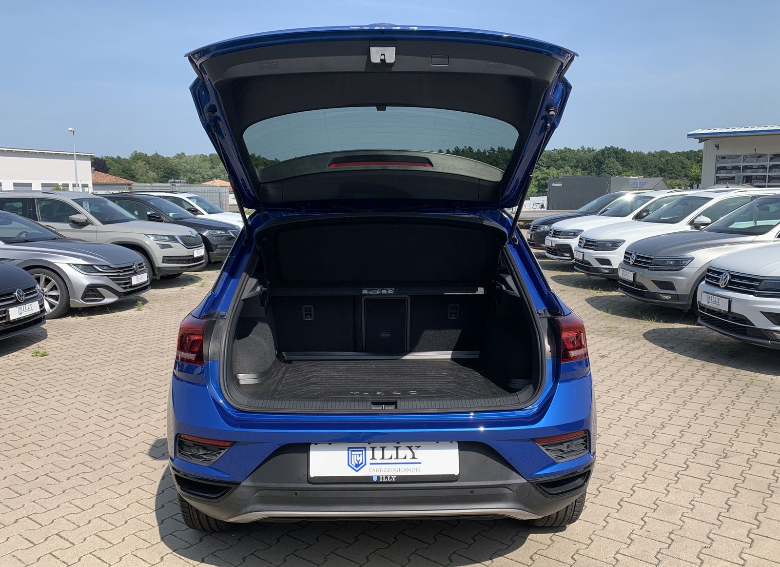 Volkswagen T-Roc 1.5 TSI Sport - Samsaru's Car Outlet