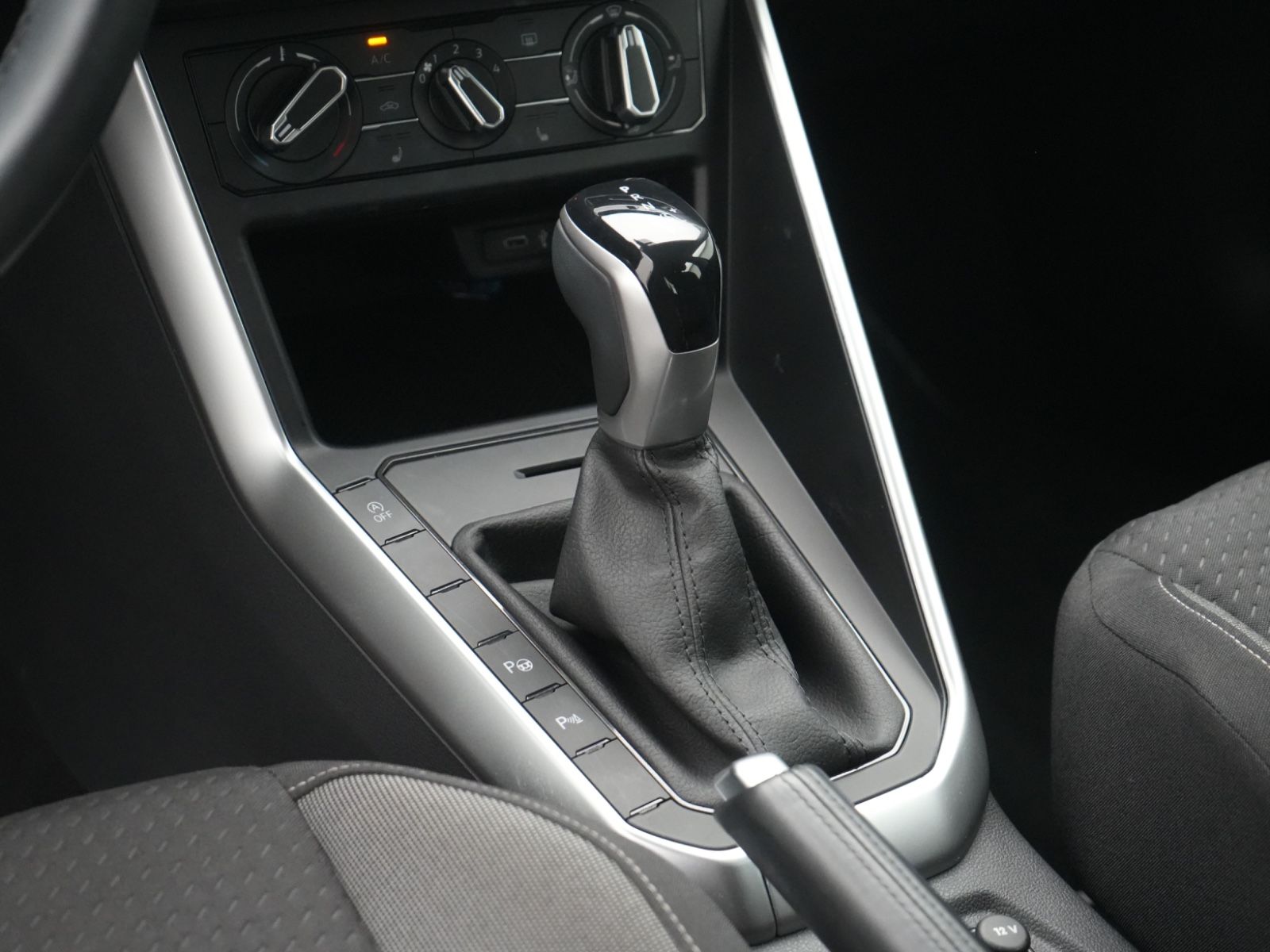 Volkswagen Polo Life DSG - Samsaru's Car Outlet