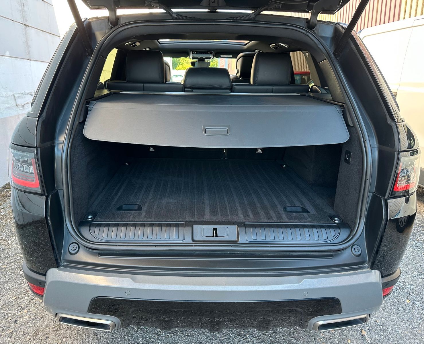 Range Rover Sport SE - Samsaru's Car Outlet