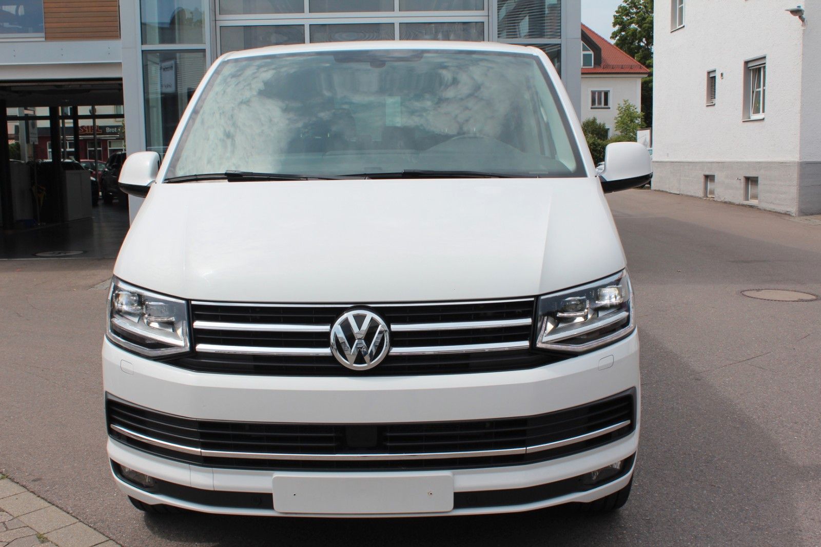 Volkswagen T6 Multivan Highline DSG - Samsaru's Car Outlet