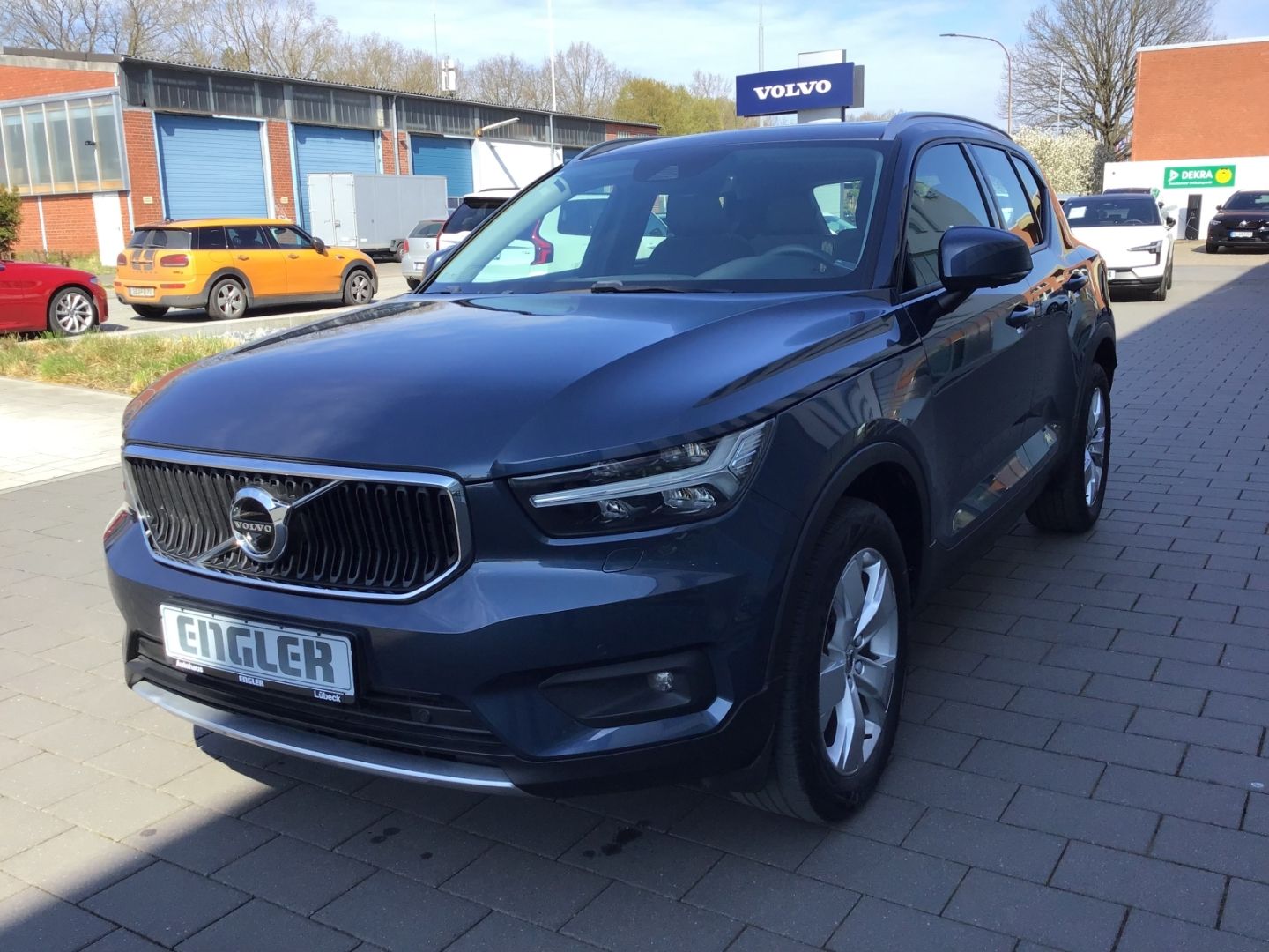 Volvo XC40 T3 Momentum Pro - Samsaru's Car Outlet