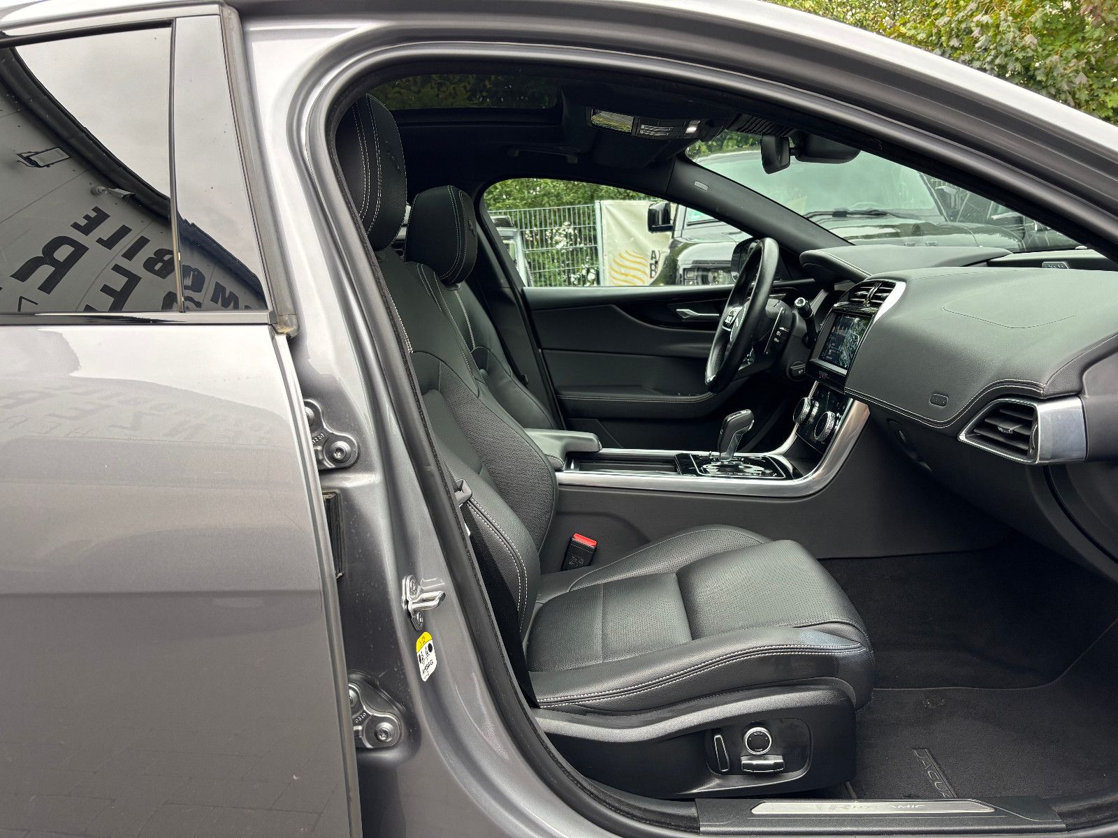 Jaguar XE R-Dynamic Black/360''KAM/PANO/EXCLUSIV/MERIDI