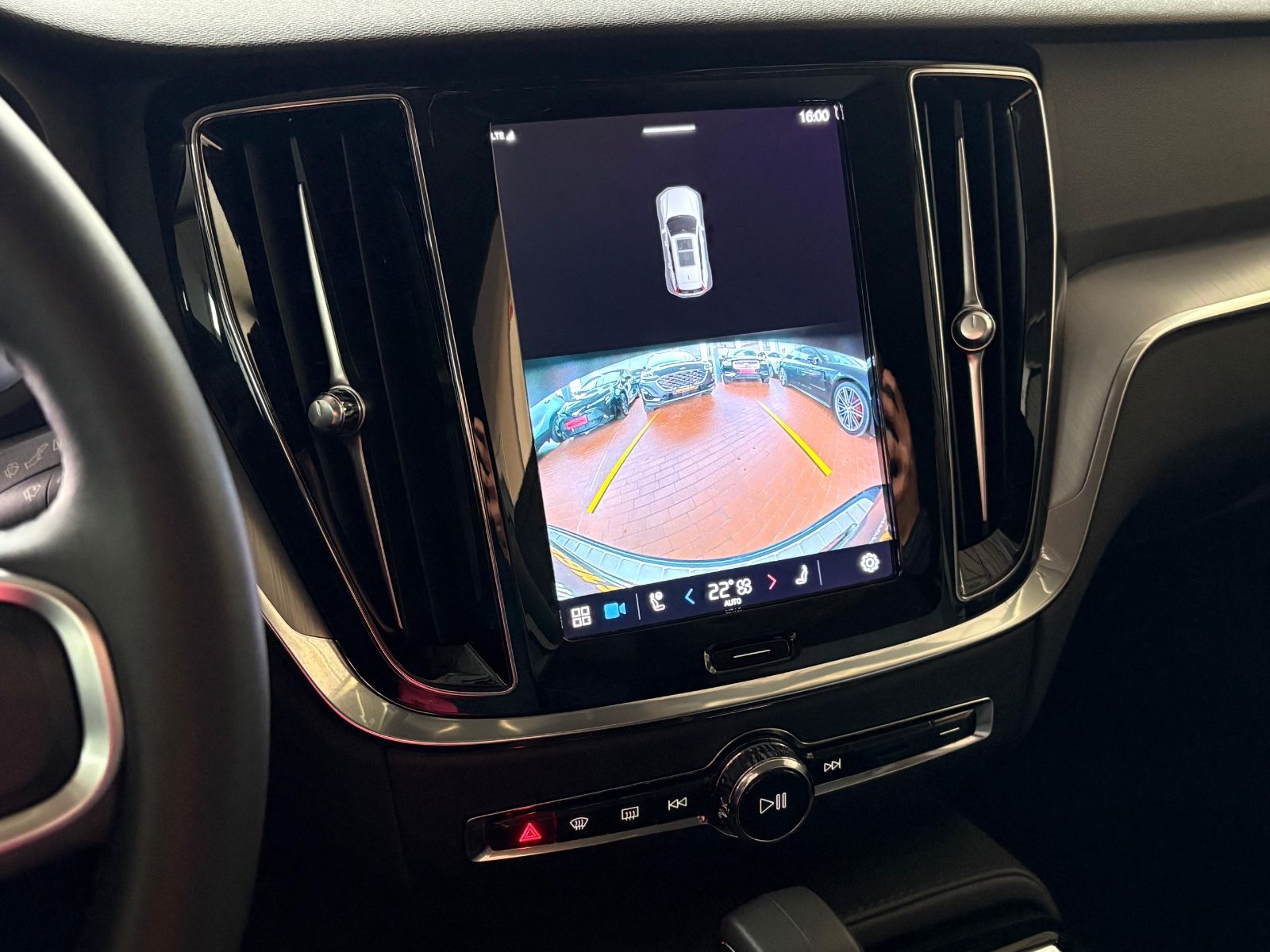 Volvo V60 T6 Kombi Core Recharge Plug-In Hybrid AWD