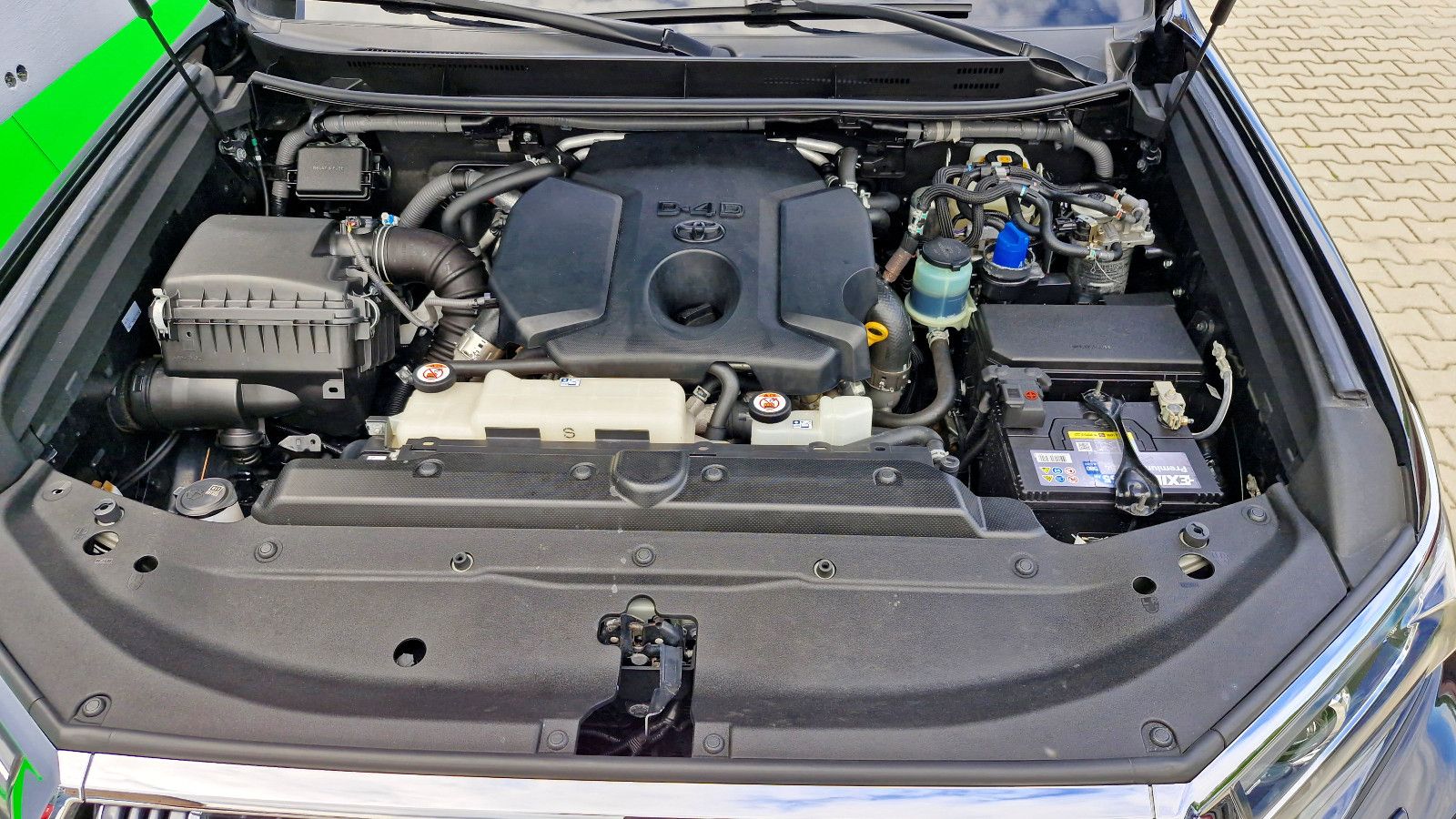 Toyota Land Cruiser TEC-Edition - AHK / Schiebedach