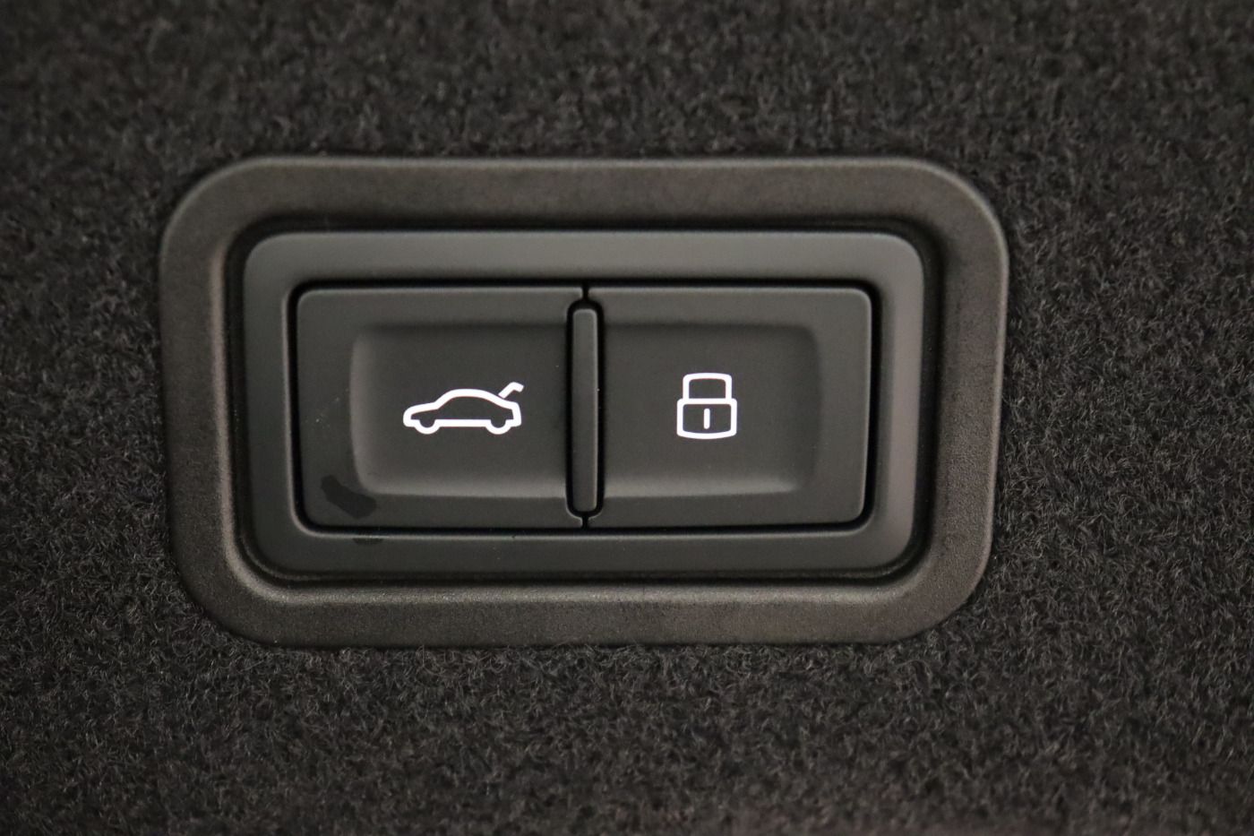 Audi A8 lang 60 TFSI e quattro tiptronic - Samsaru's Car Outlet