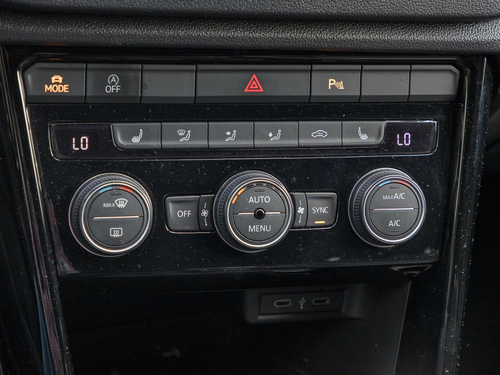 Volkswagen T-Roc 1.5 TSI SPORT BLACK - Samsaru's Car Outlet