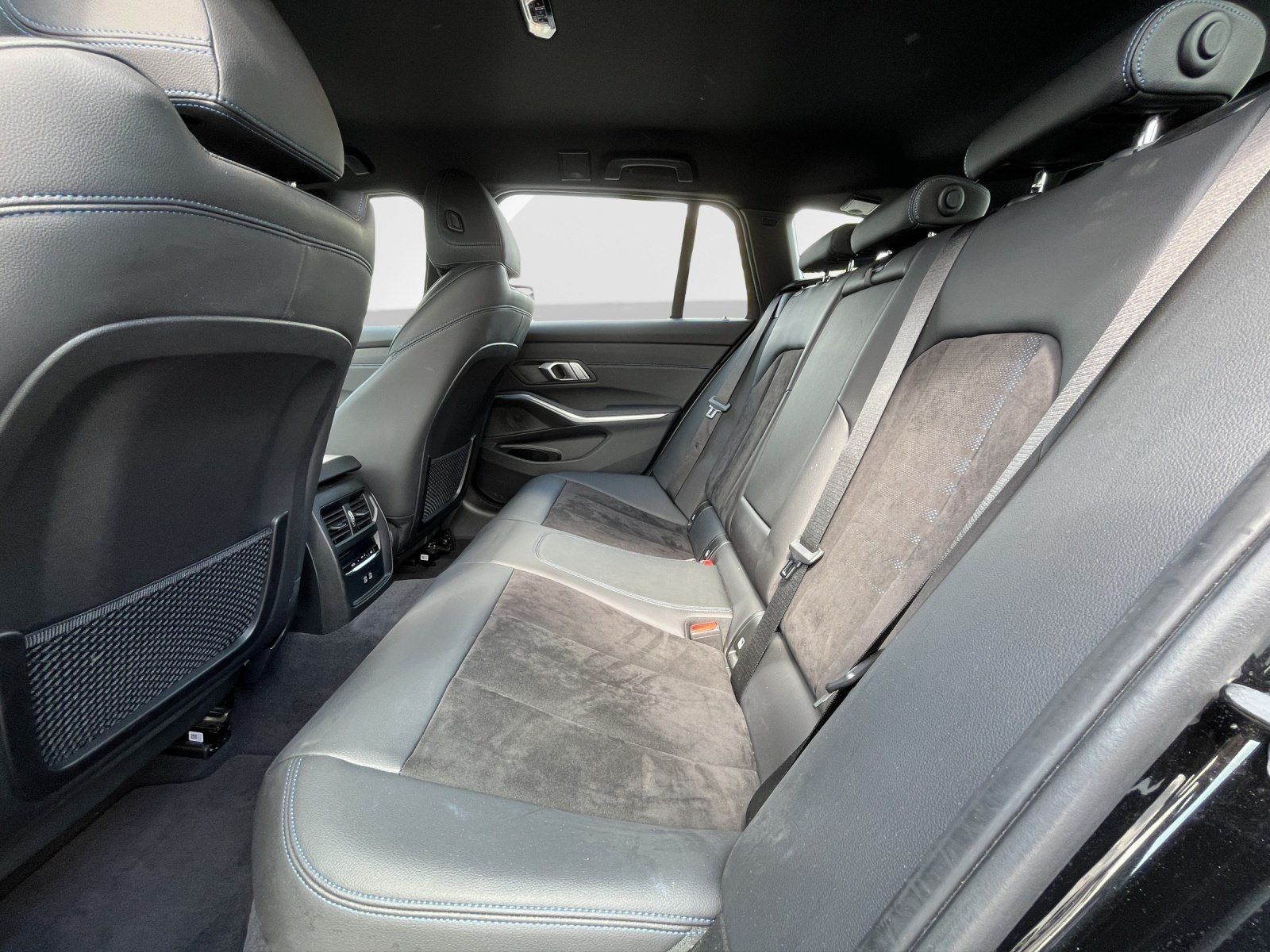 BMW 330e Touring M Sport - Samsaru's Car Outlet