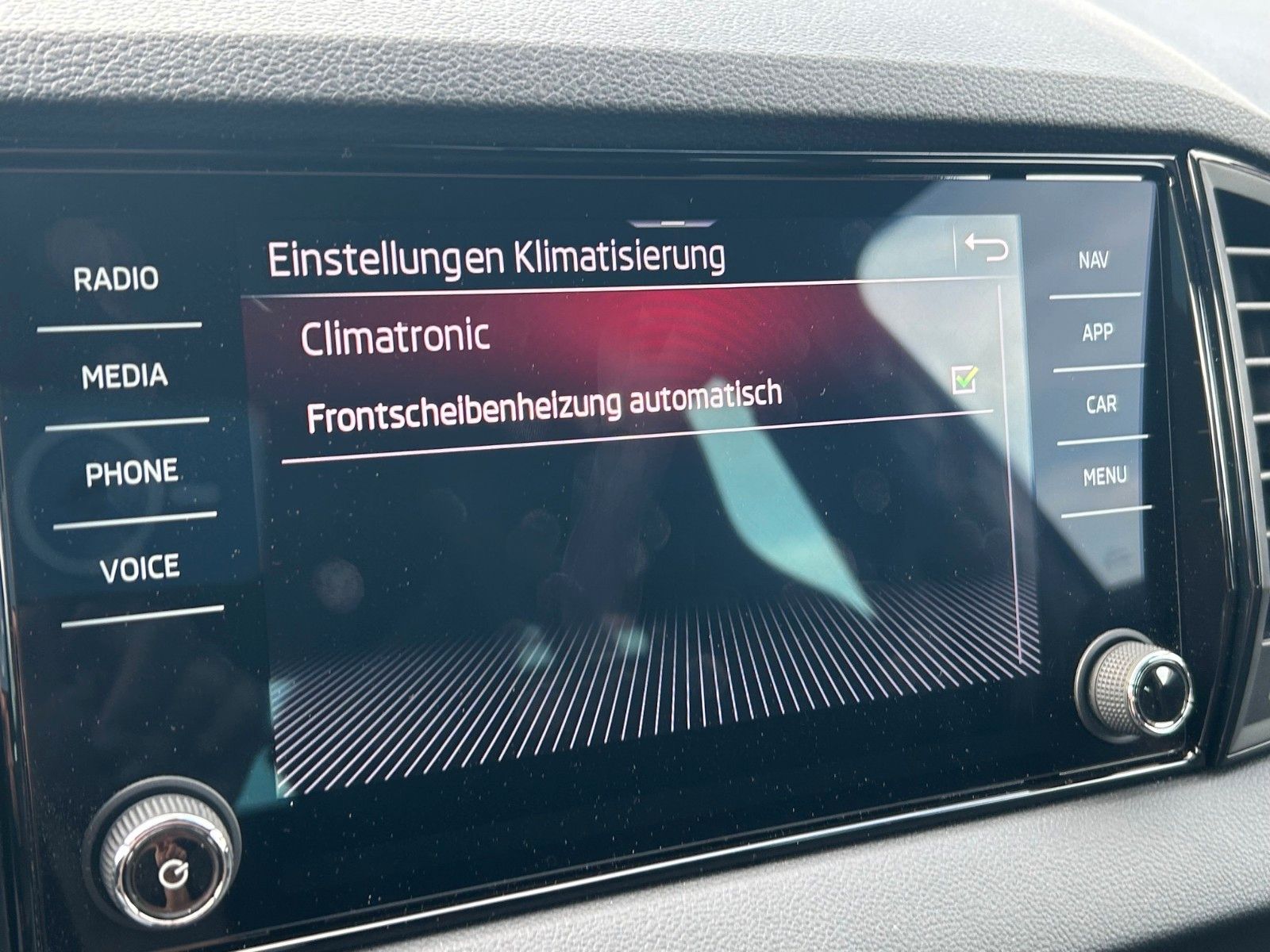 Skoda Karoq FL 1.5 DSG Sportline AHK 1.5Assist+ 5JGara
