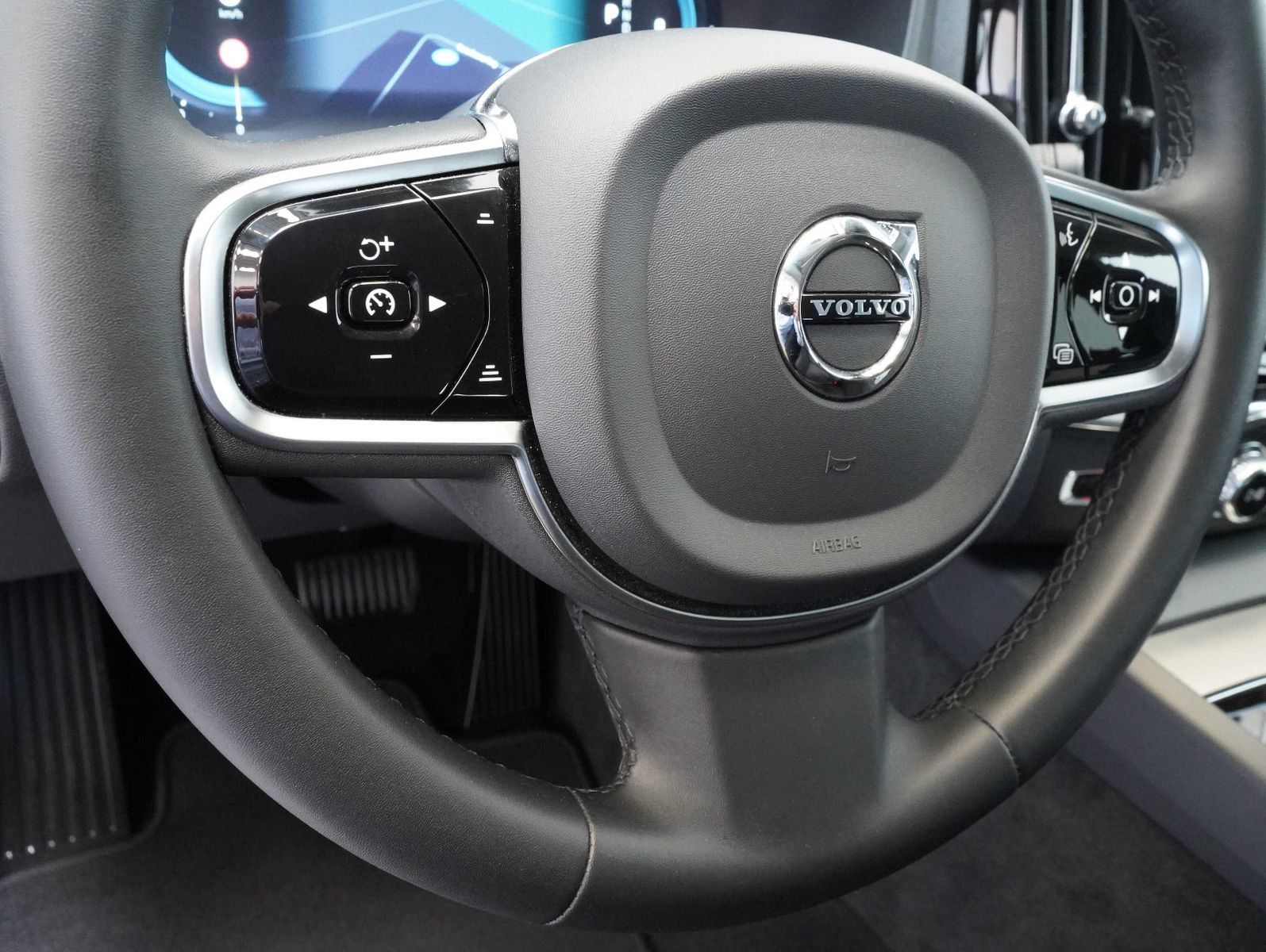Volvo XC60 B4 B Plus Dark LED/NAVI/ACC/BLIS