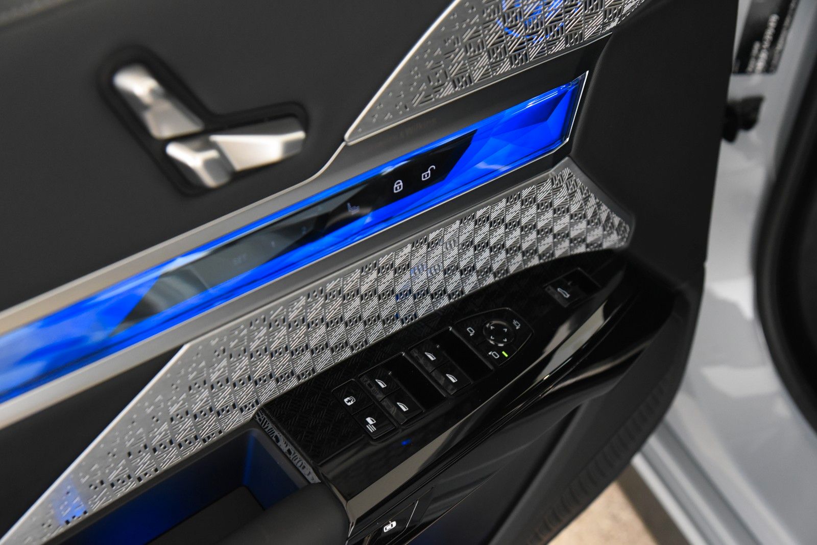 BMW 740d xDrive M Sport Pro ACC LED Pano HUD B&W