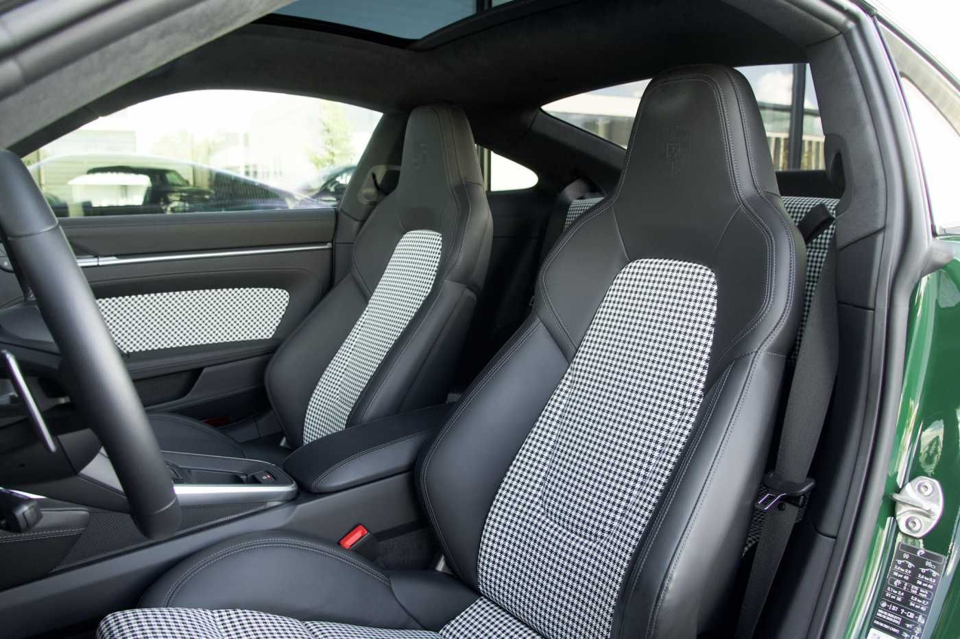 Porsche 992 TurboS Irishgreen Heritage SportDesign Lift