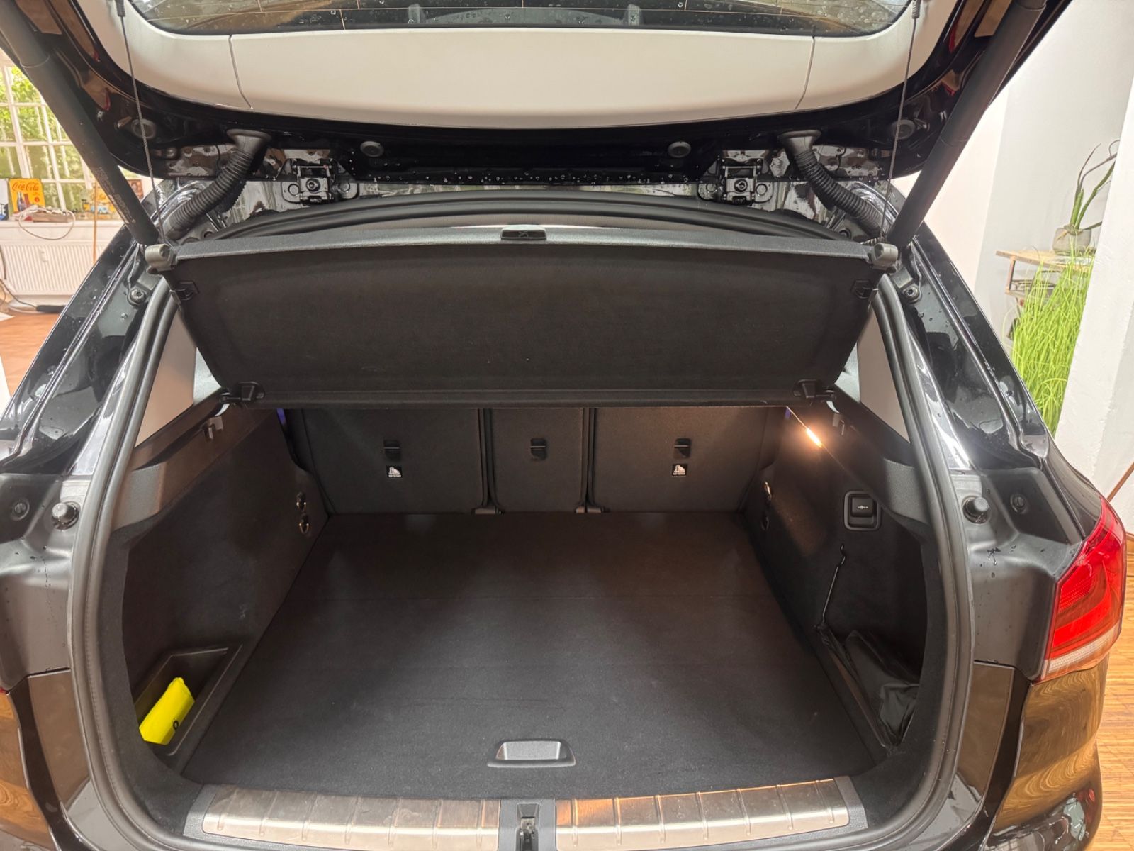 BMW X1 xDrive20d Sport Line - Samsaru's Car Outlet