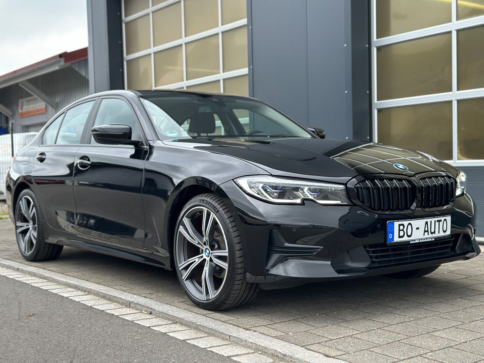 BMW 320 d xDrive Laser Leder HuD Key Innovation - Samsaru's Car Outlet
