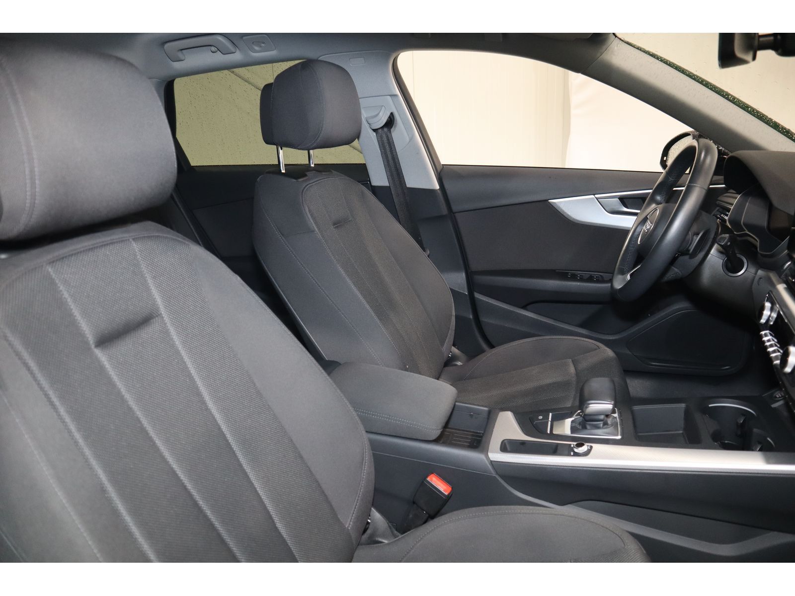 Audi A4 Avant 35 TFSI advanced - Samsaru's Car Outlet