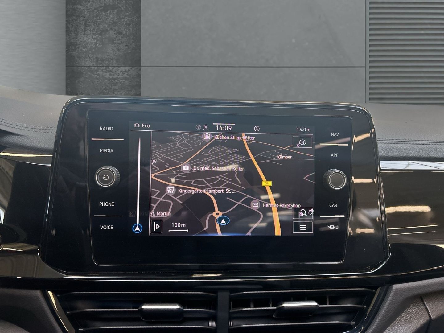 Volkswagen T-Roc 1.5 TSI R-Line Black - Samsaru's Car Outlet