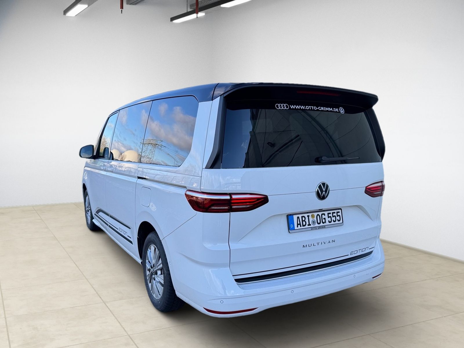 Volkswagen T7 Multivan 2.0 TDI Edition - Samsaru's Car Outlet