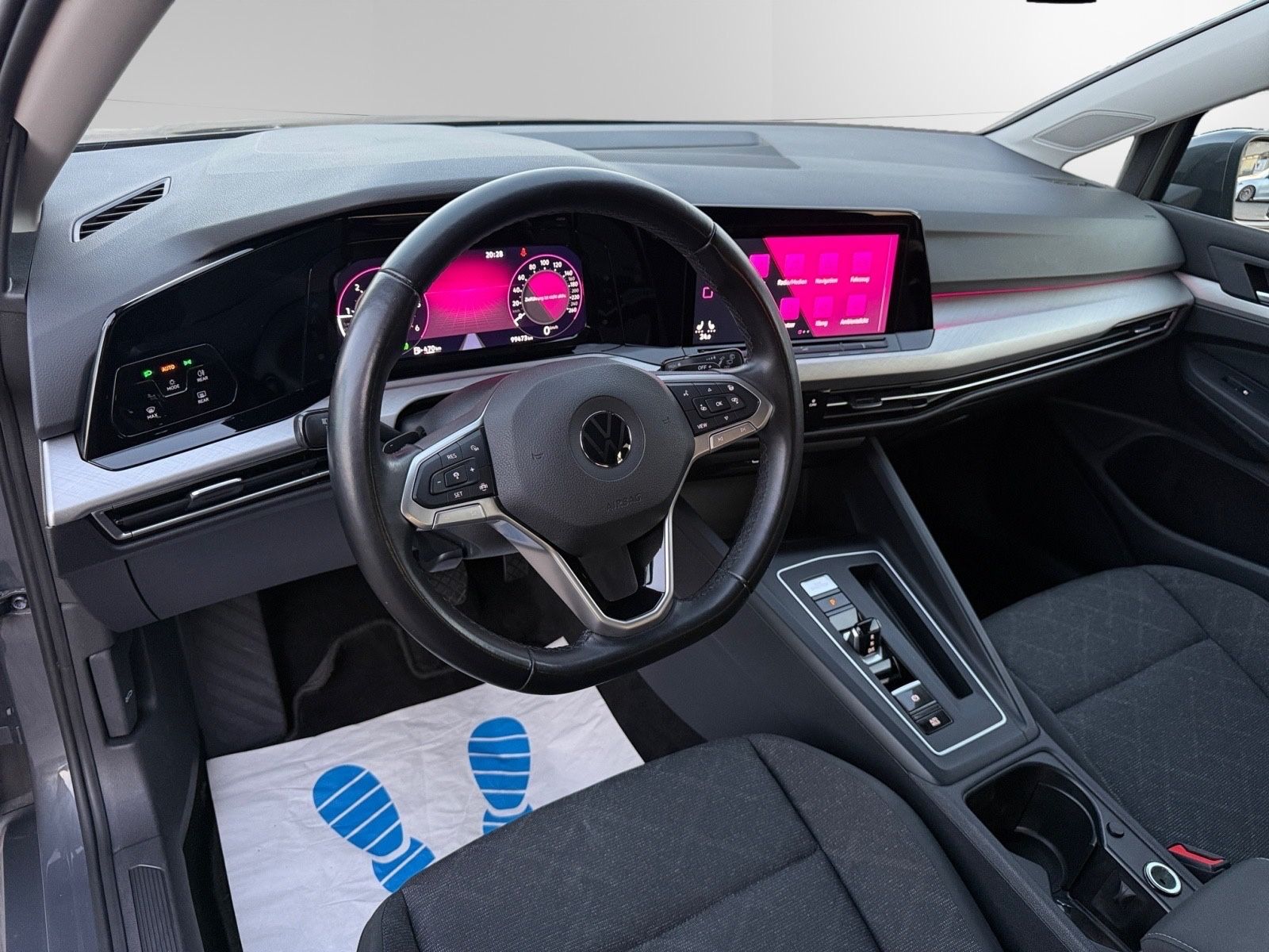 Volkswagen Golf VIII 2.0 TDI DSG LIM. LIFE - Samsaru's Car Outlet