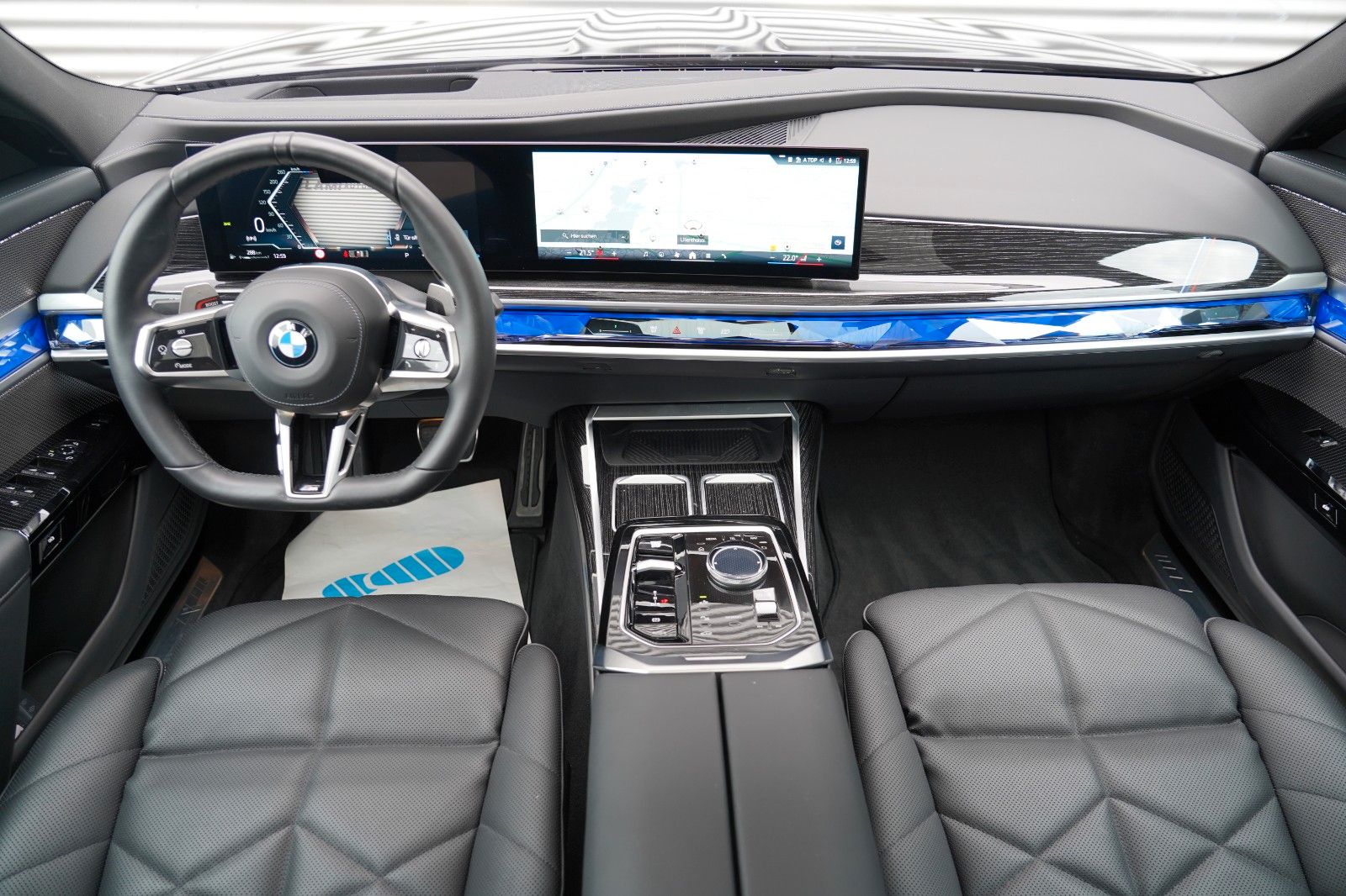 BMW 740d xDrive M Sport SKYLOUNGE ICONIC 360 HUD B&W