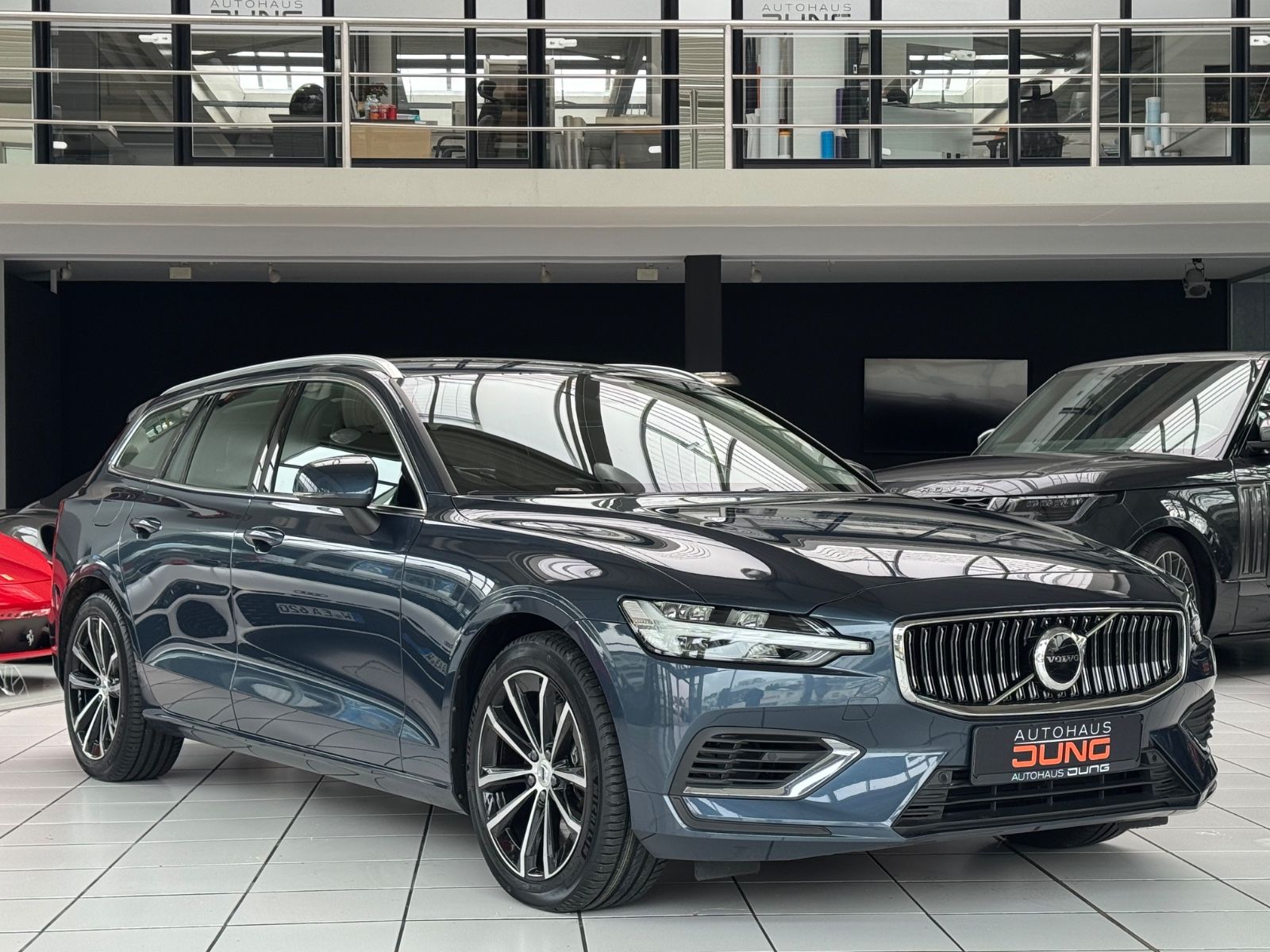 Volvo V60 Kombi Core Recharge Plug-In Hybrid AWD