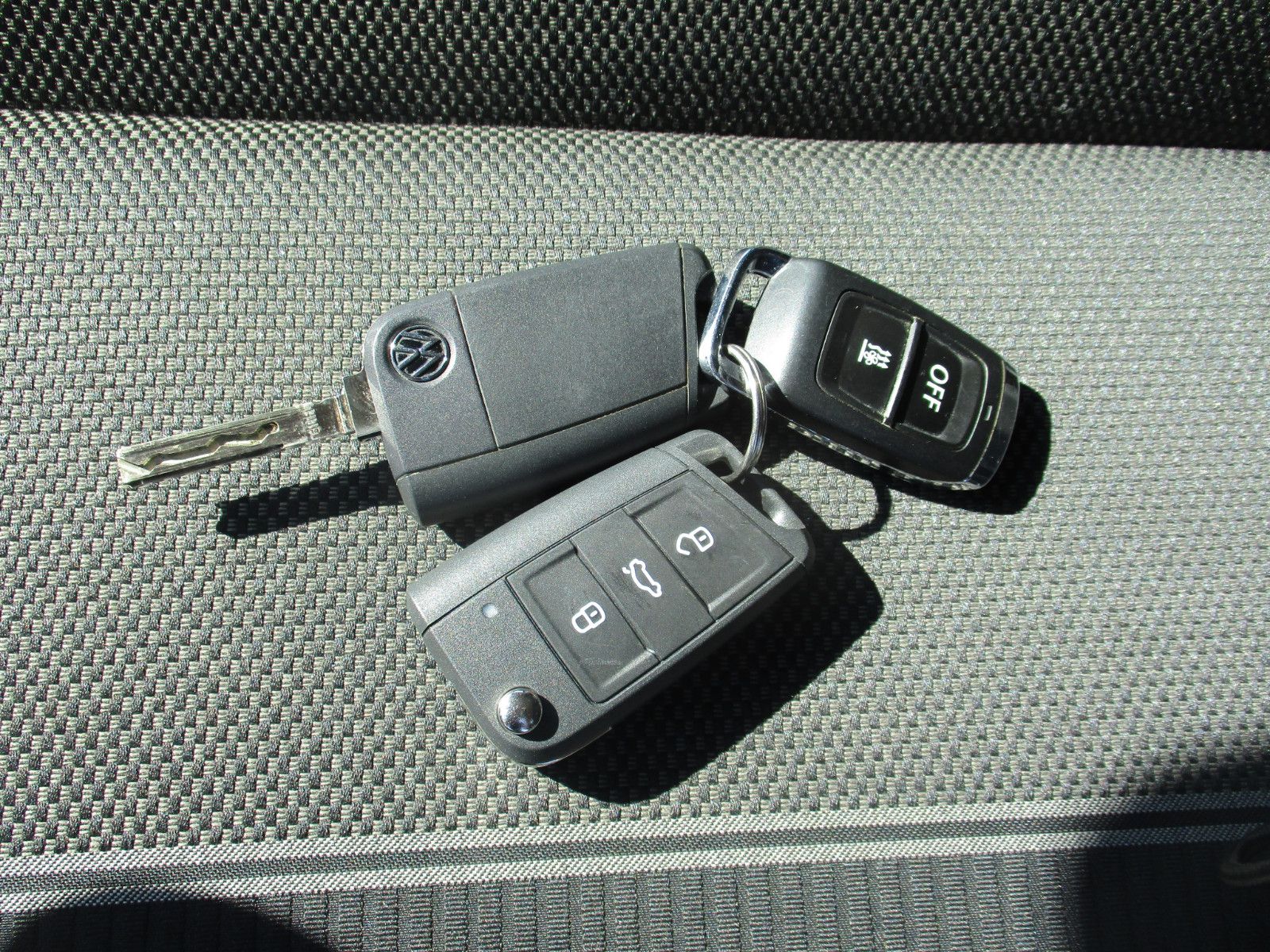 Volkswagen T-Roc 1.0 TSI Style - Samsaru's Car Outlet