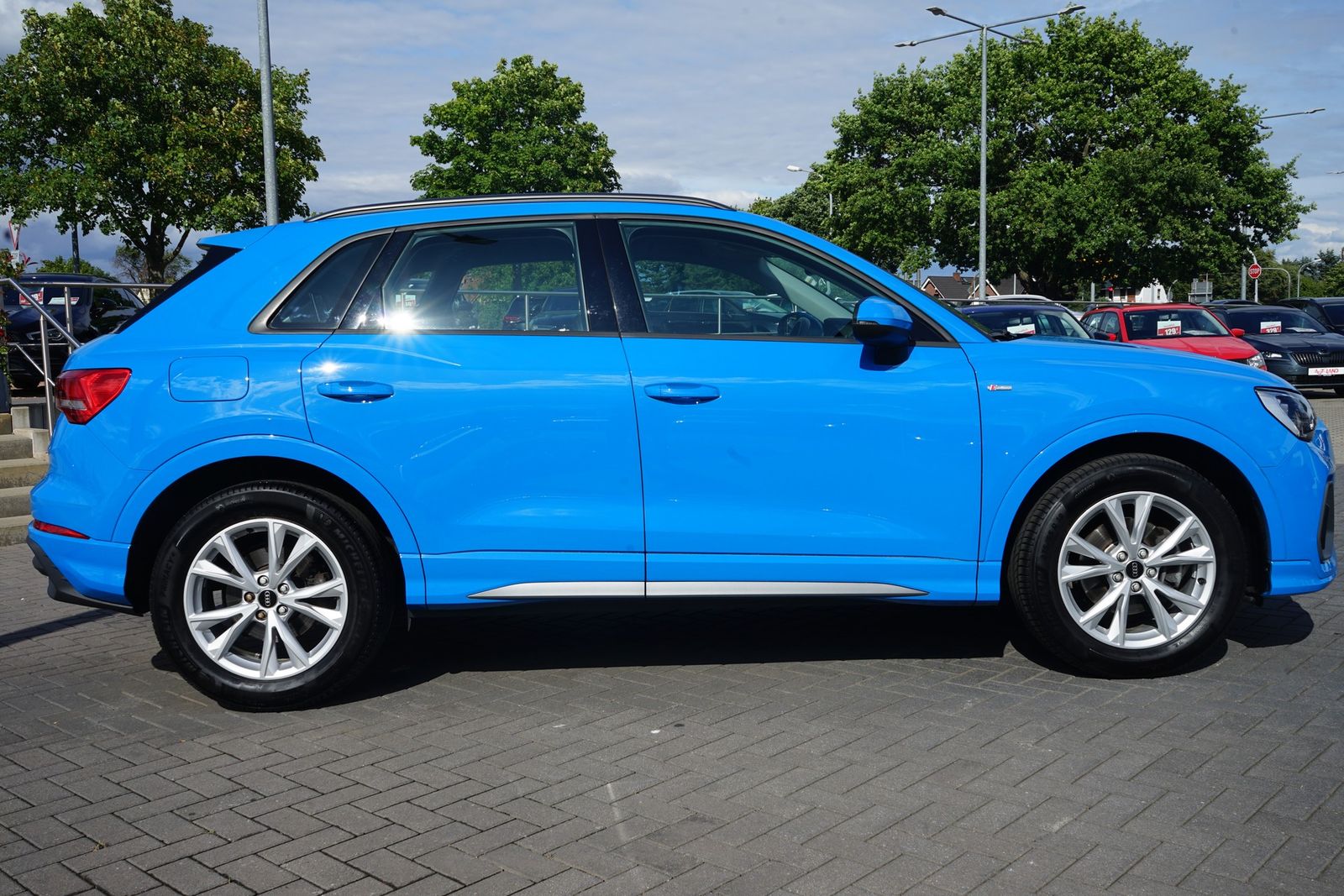 Audi Q3 35 2.0 TDI quattro S line - Samsaru's Car Outlet
