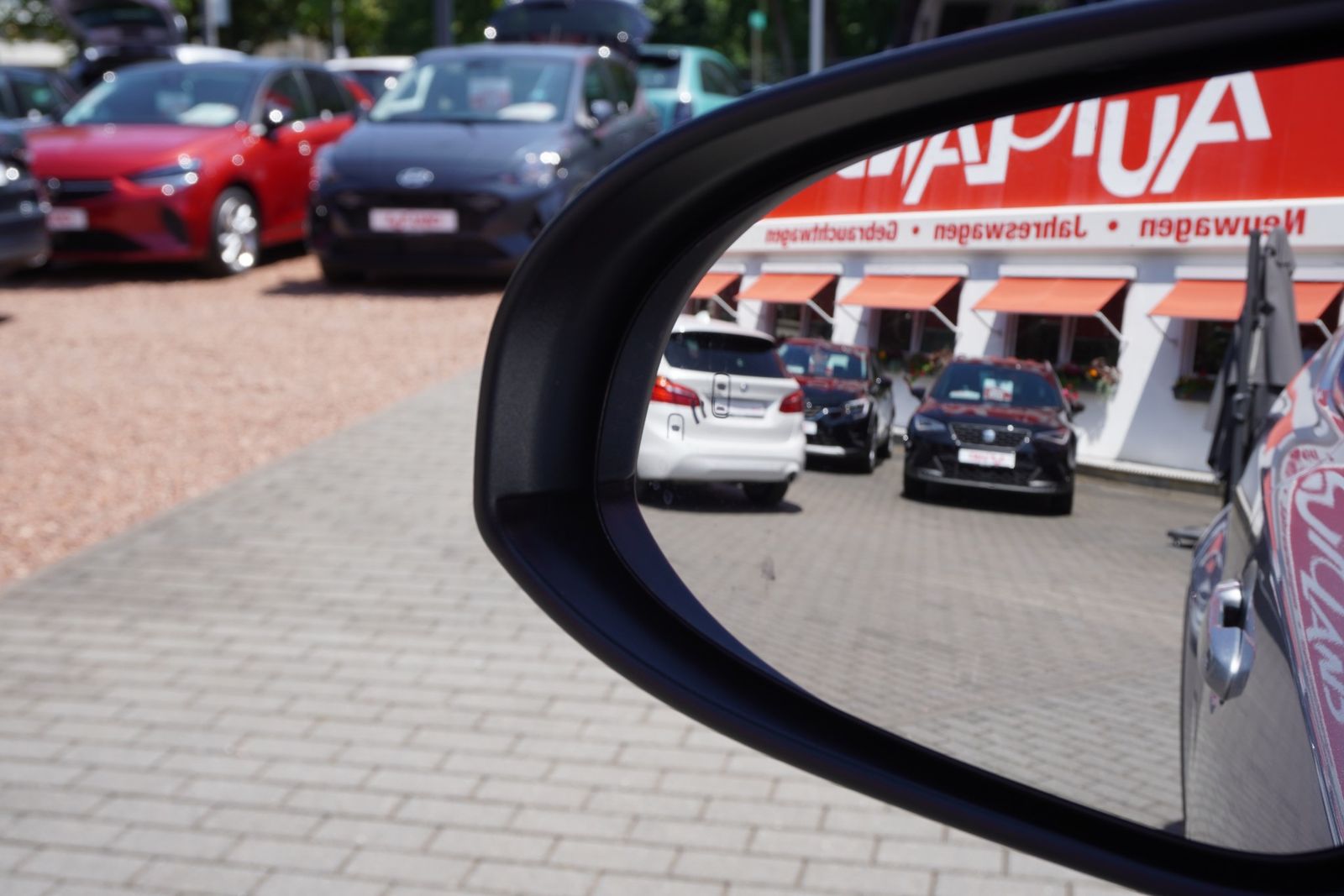 Toyota C-HR 1.8 Hybrid - Samsaru's Car Outlet