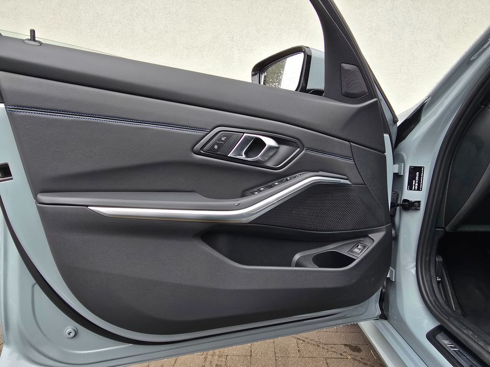 BMW 320d xDrive Touring M Sportpaket*Pano*HIFI*19"LM